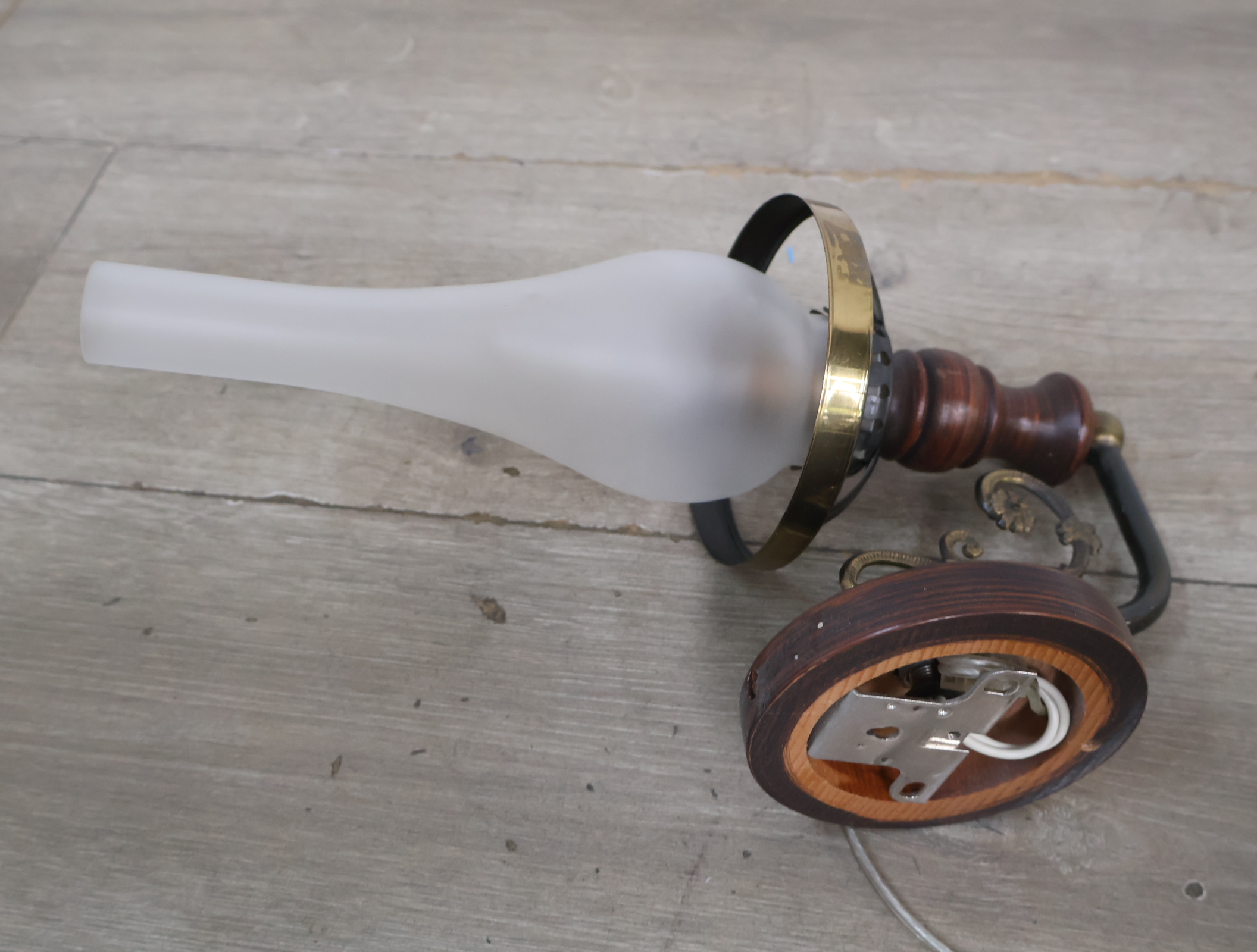 Vintage wandlamp met bloemenmotief – foto 9 – kavel bij GSD Auctions, Zoeterwoude