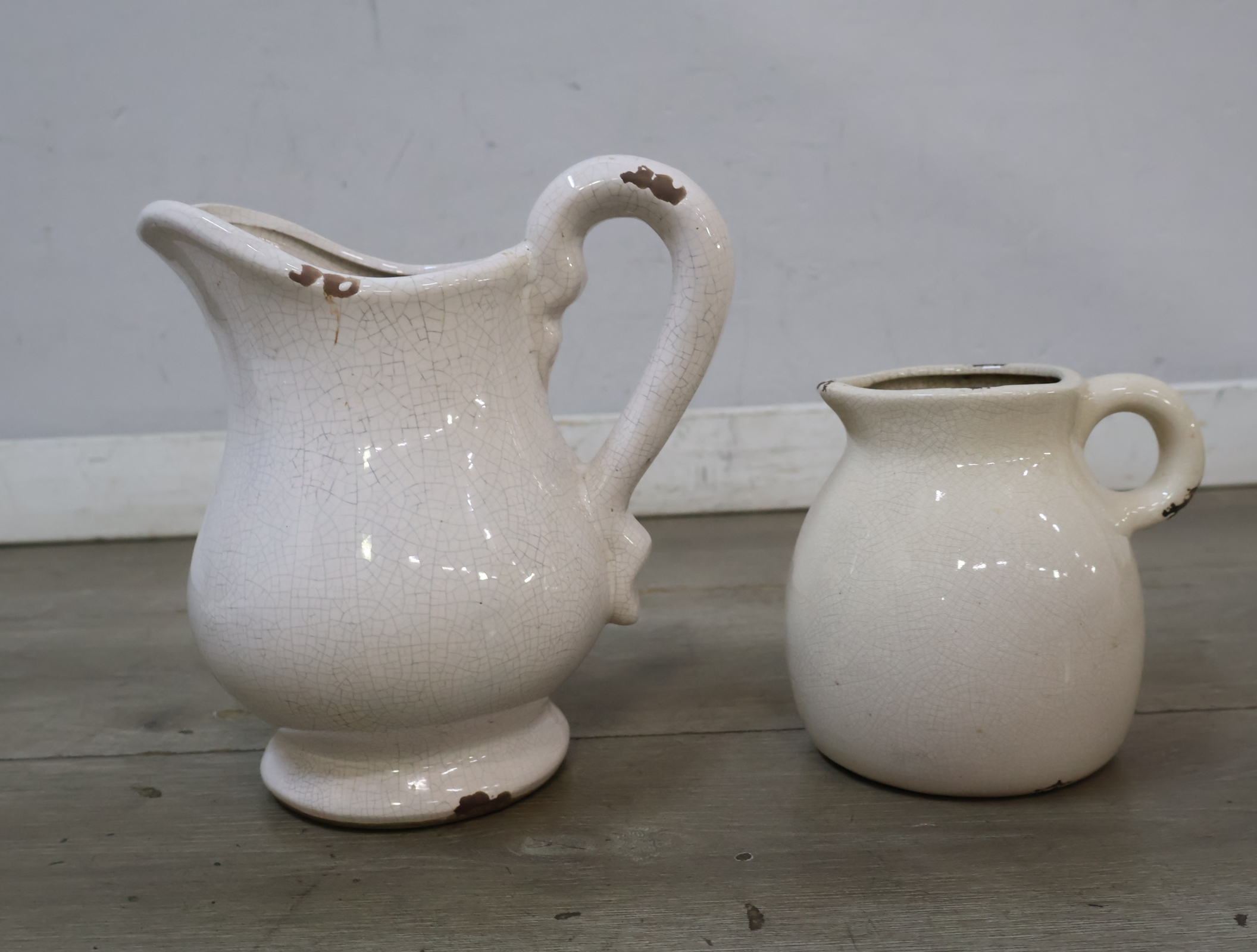 Brocante witte keramische kannen – foto 3 – kavel bij GSD Auctions, Zoeterwoude