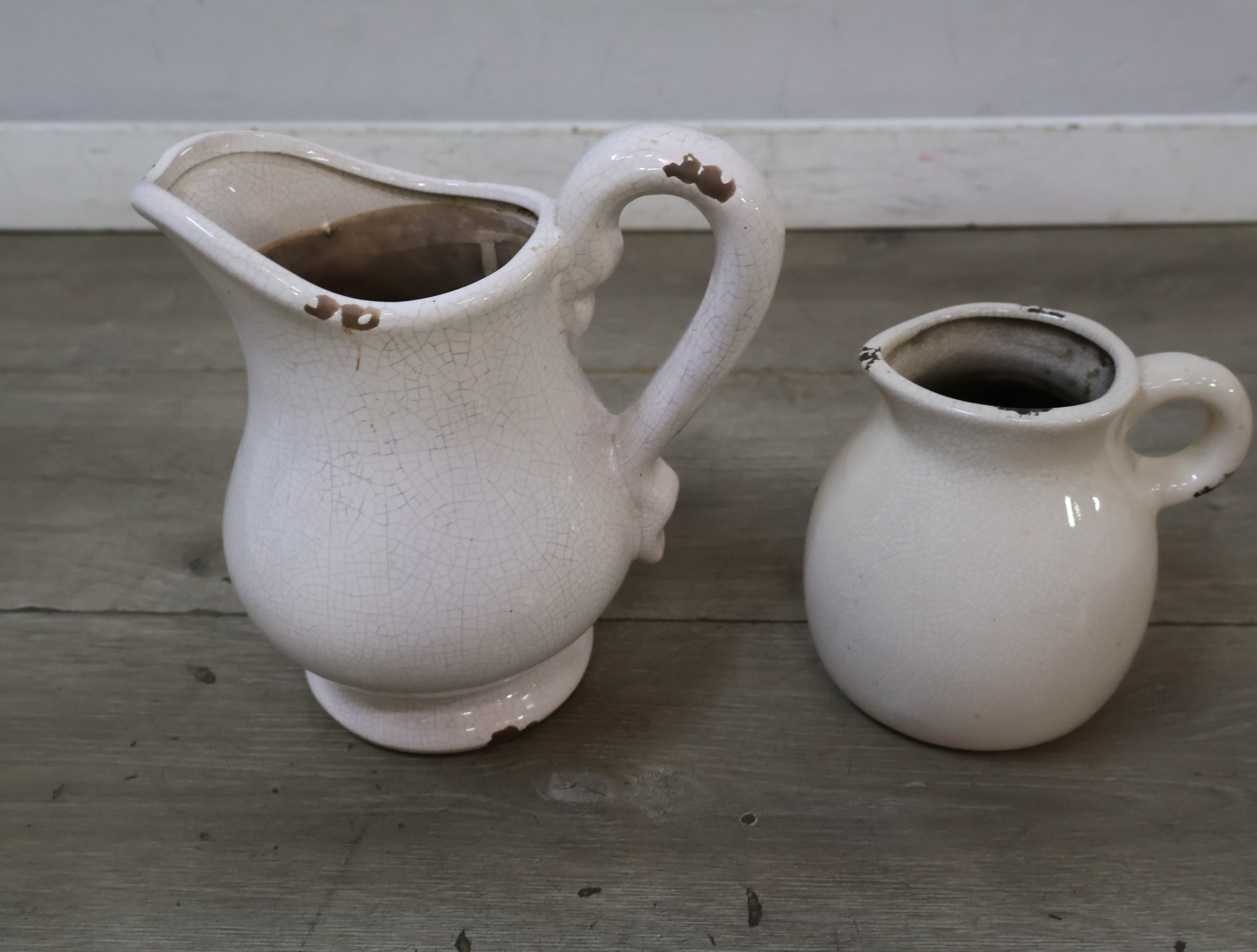 Brocante witte keramische kannen – foto 5 – kavel bij GSD Auctions, Zoeterwoude