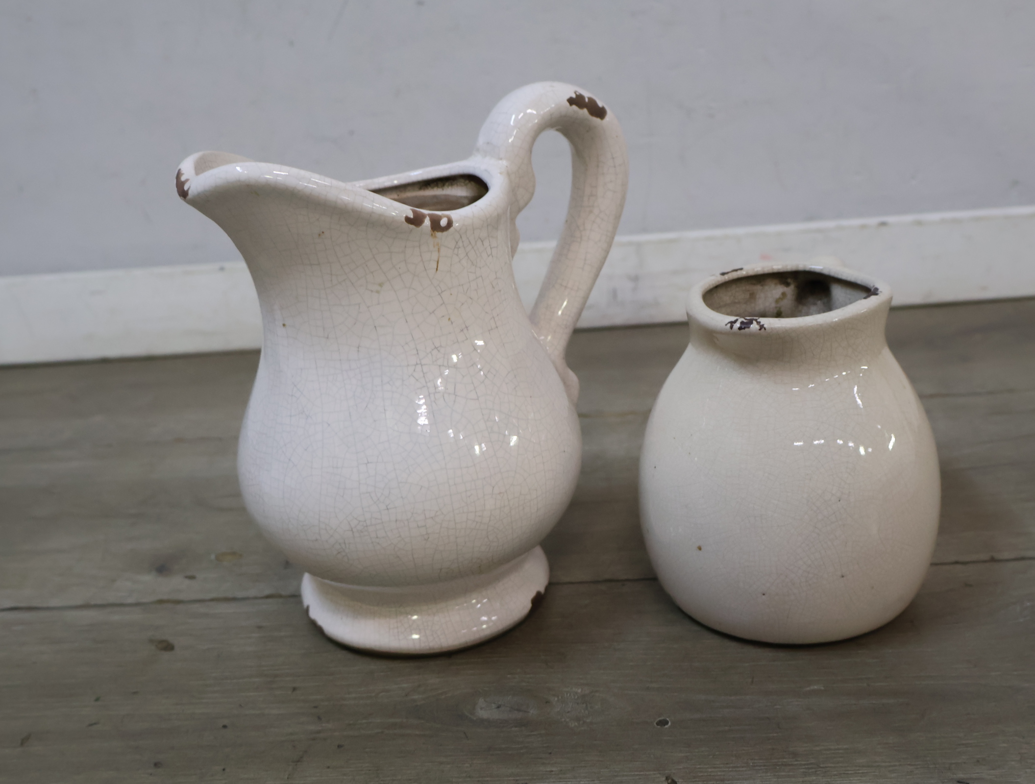 Brocante witte keramische kannen – foto 7 – kavel bij GSD Auctions, Zoeterwoude
