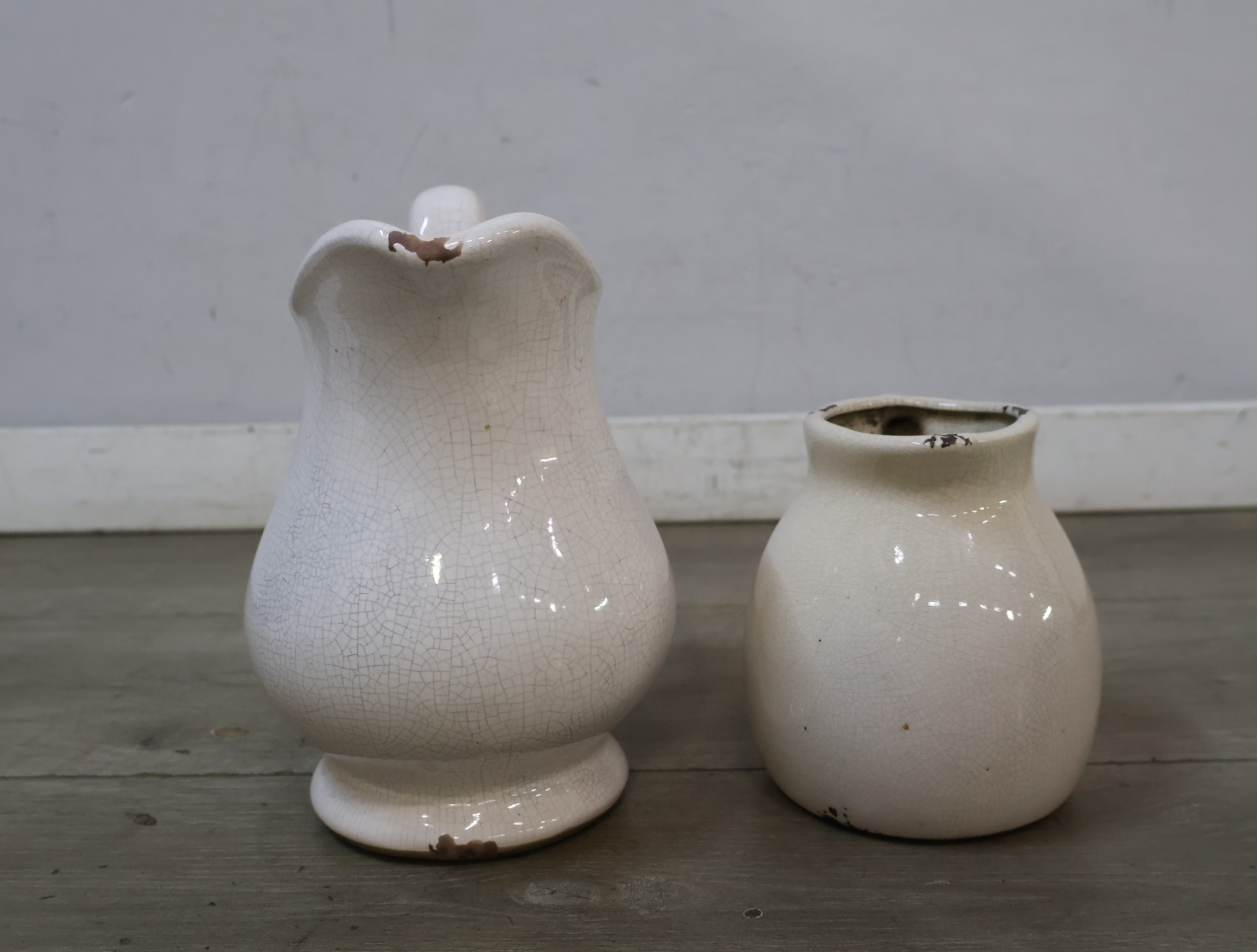 Brocante witte keramische kannen – foto 8 – kavel bij GSD Auctions, Zoeterwoude