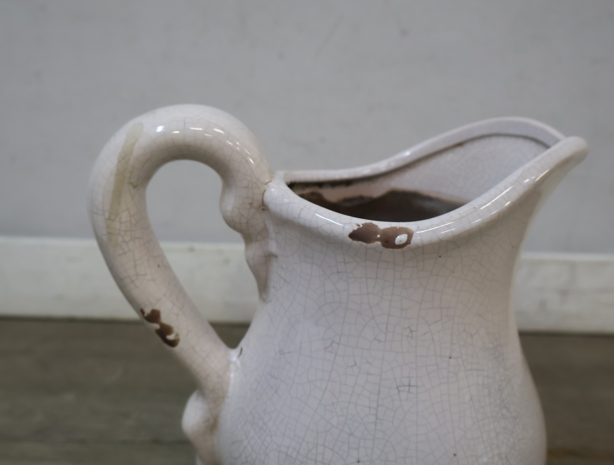 Brocante witte keramische kannen – foto 13 – kavel bij GSD Auctions, Zoeterwoude