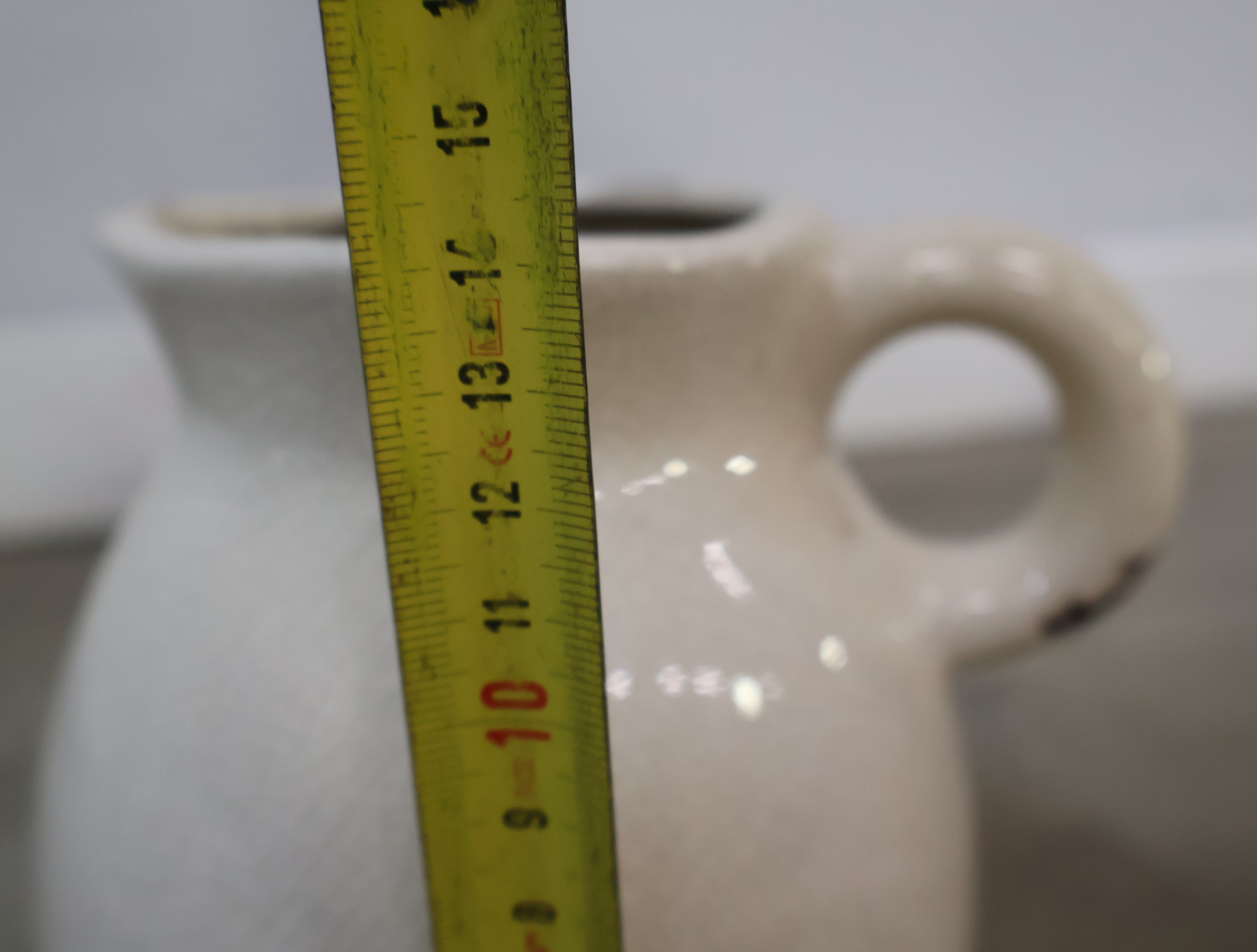Brocante witte keramische kannen – foto 16 – kavel bij GSD Auctions, Zoeterwoude