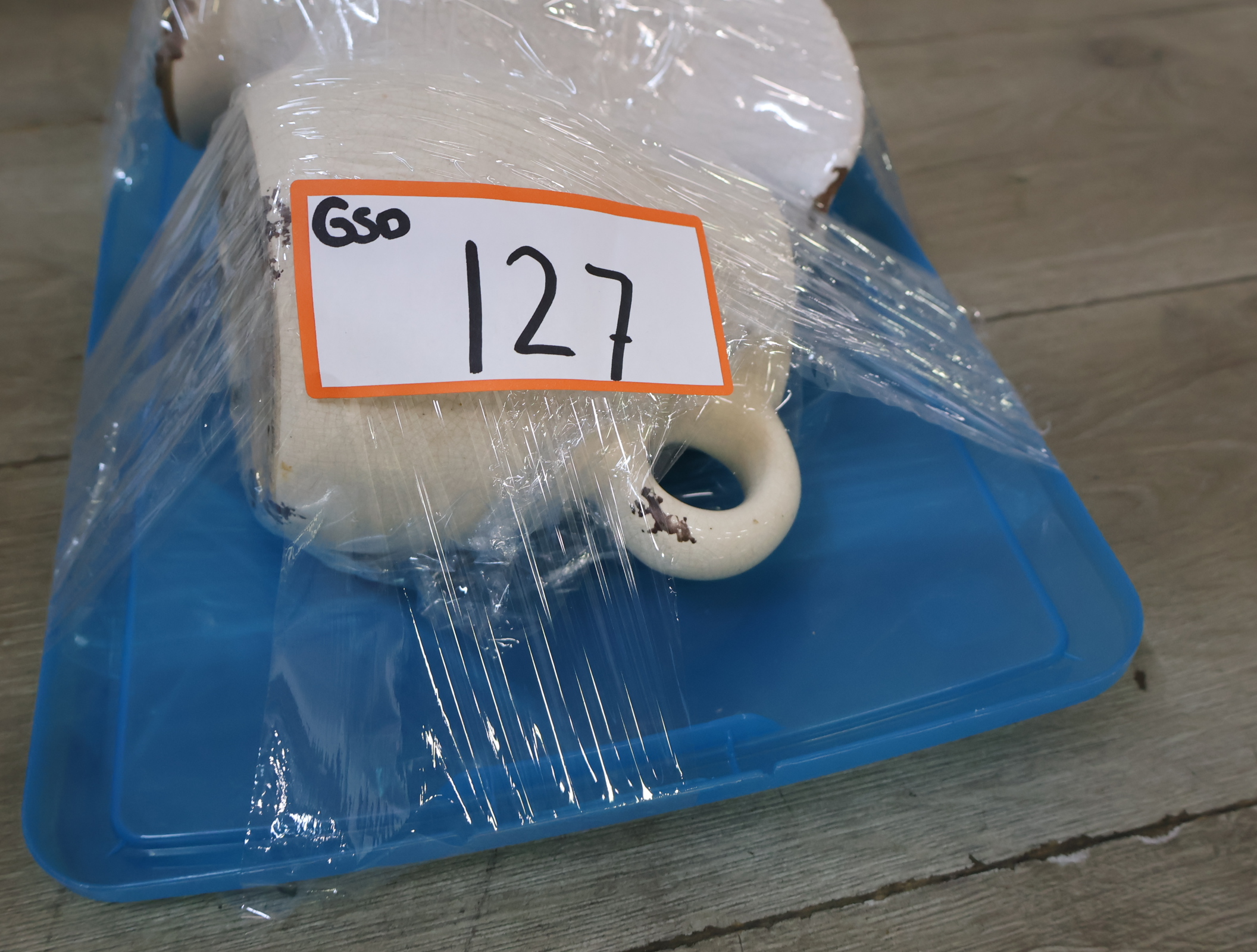 Brocante witte keramische kannen – foto 18 – kavel bij GSD Auctions, Zoeterwoude