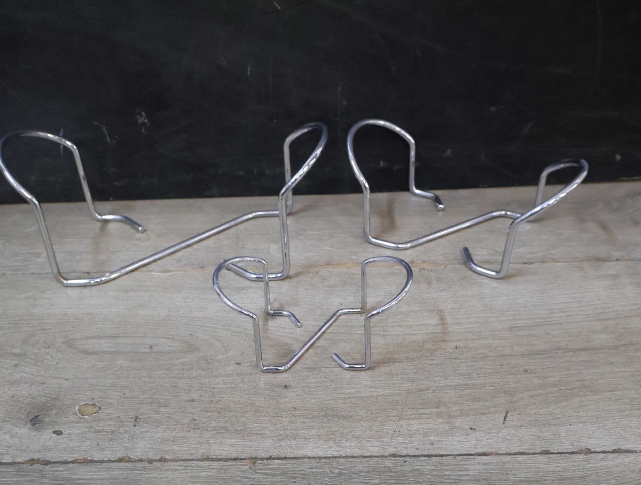 Set van drie glazen schalen in metalen houders – foto 7 – kavel bij GSD Auctions, Zoeterwoude