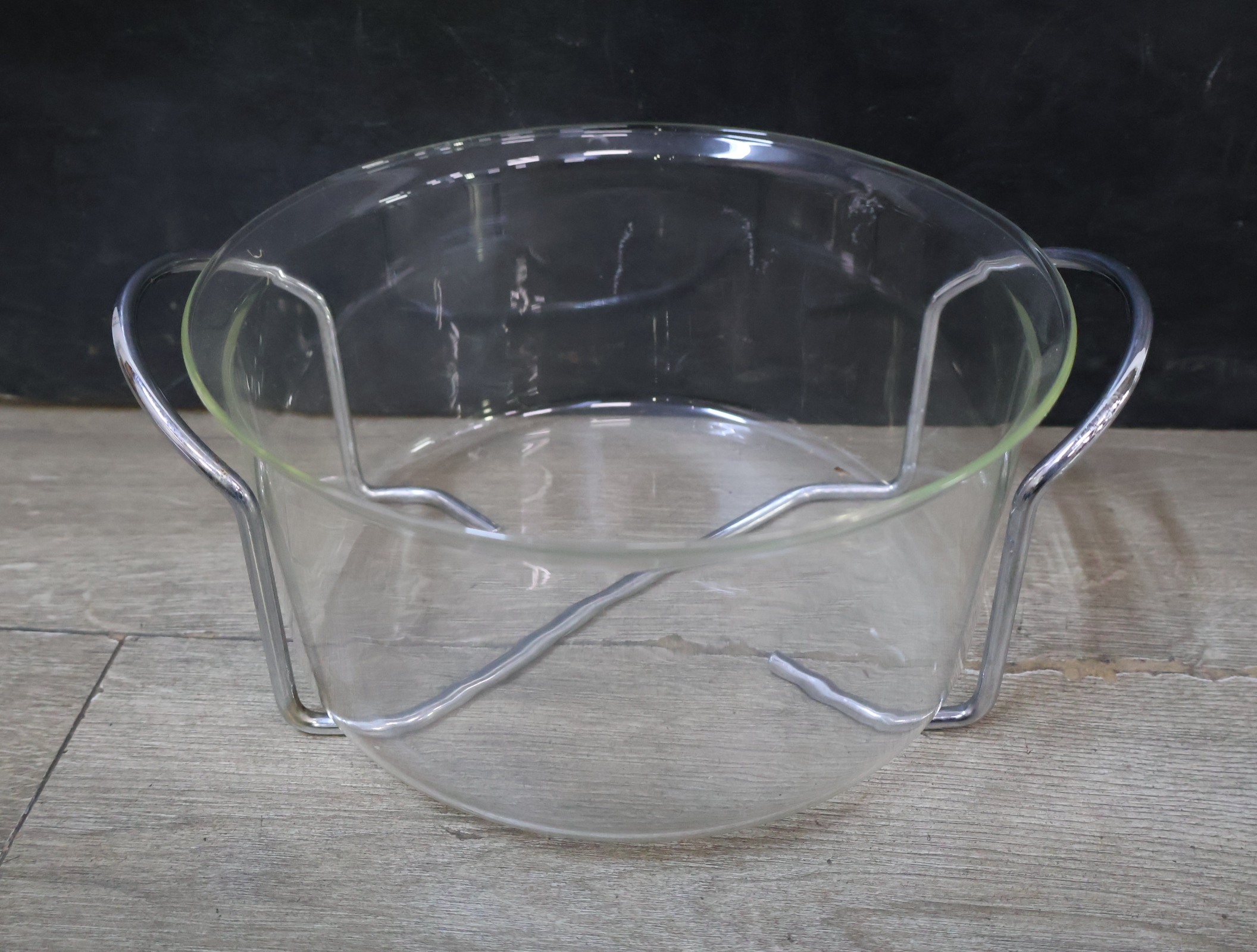 Set van drie glazen schalen in metalen houders – foto 8 – kavel bij GSD Auctions, Zoeterwoude