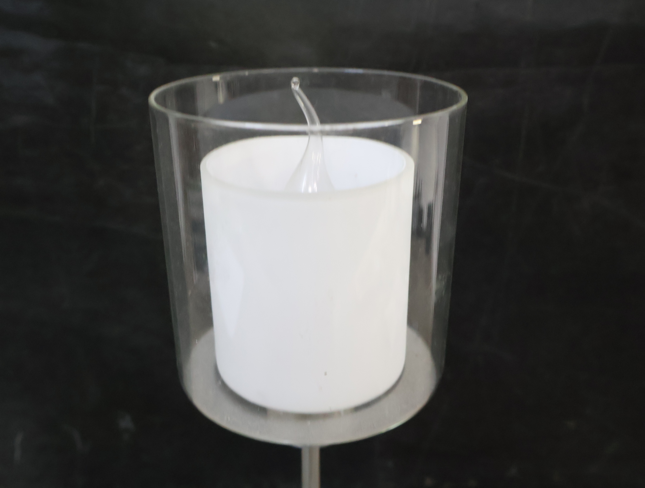 Moderne tafellamp met glazen kap – foto 4 – kavel bij GSD Auctions, Zoeterwoude