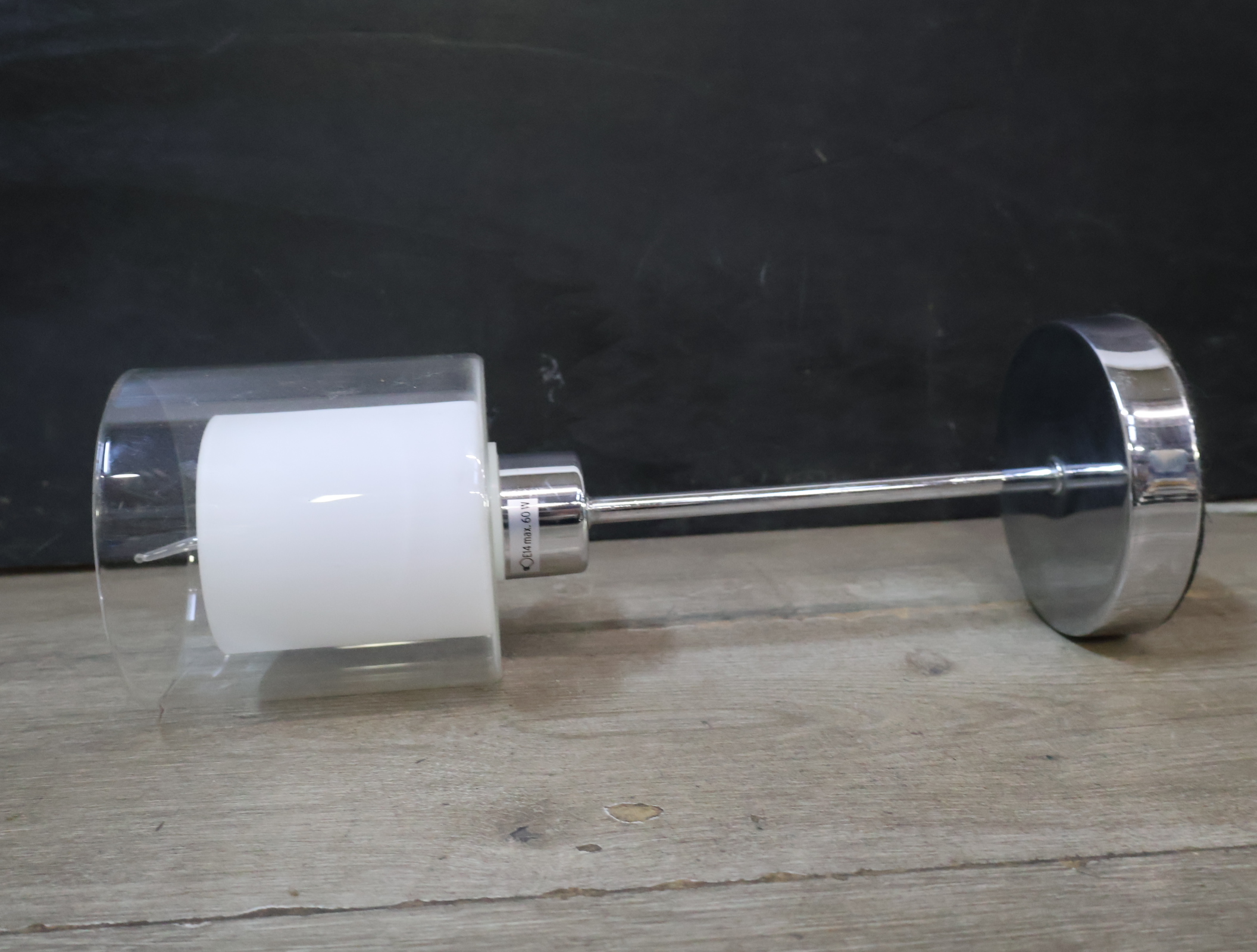 Moderne tafellamp met glazen kap – foto 16 – kavel bij GSD Auctions, Zoeterwoude