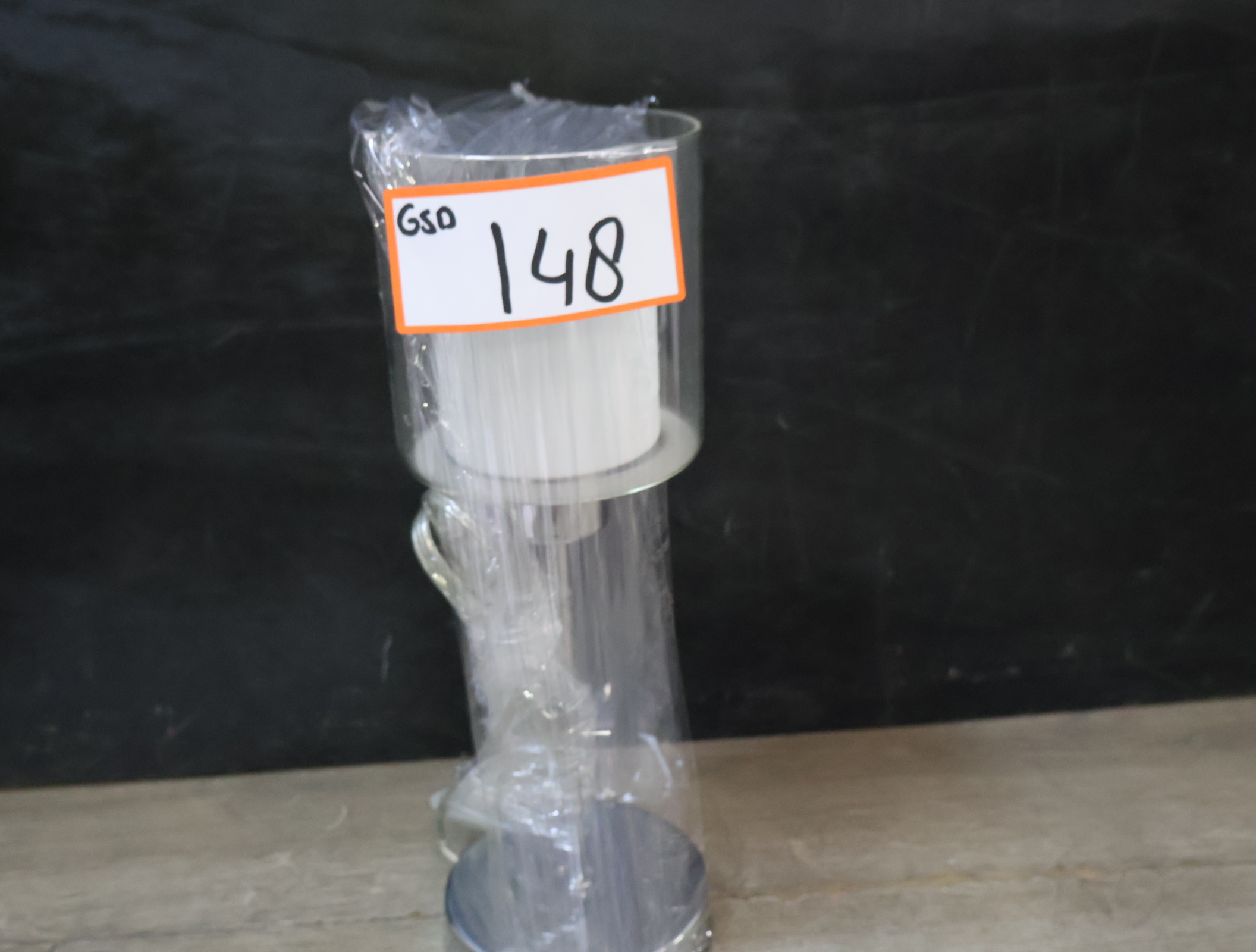 Moderne tafellamp met glazen kap – foto 21 – kavel bij GSD Auctions, Zoeterwoude