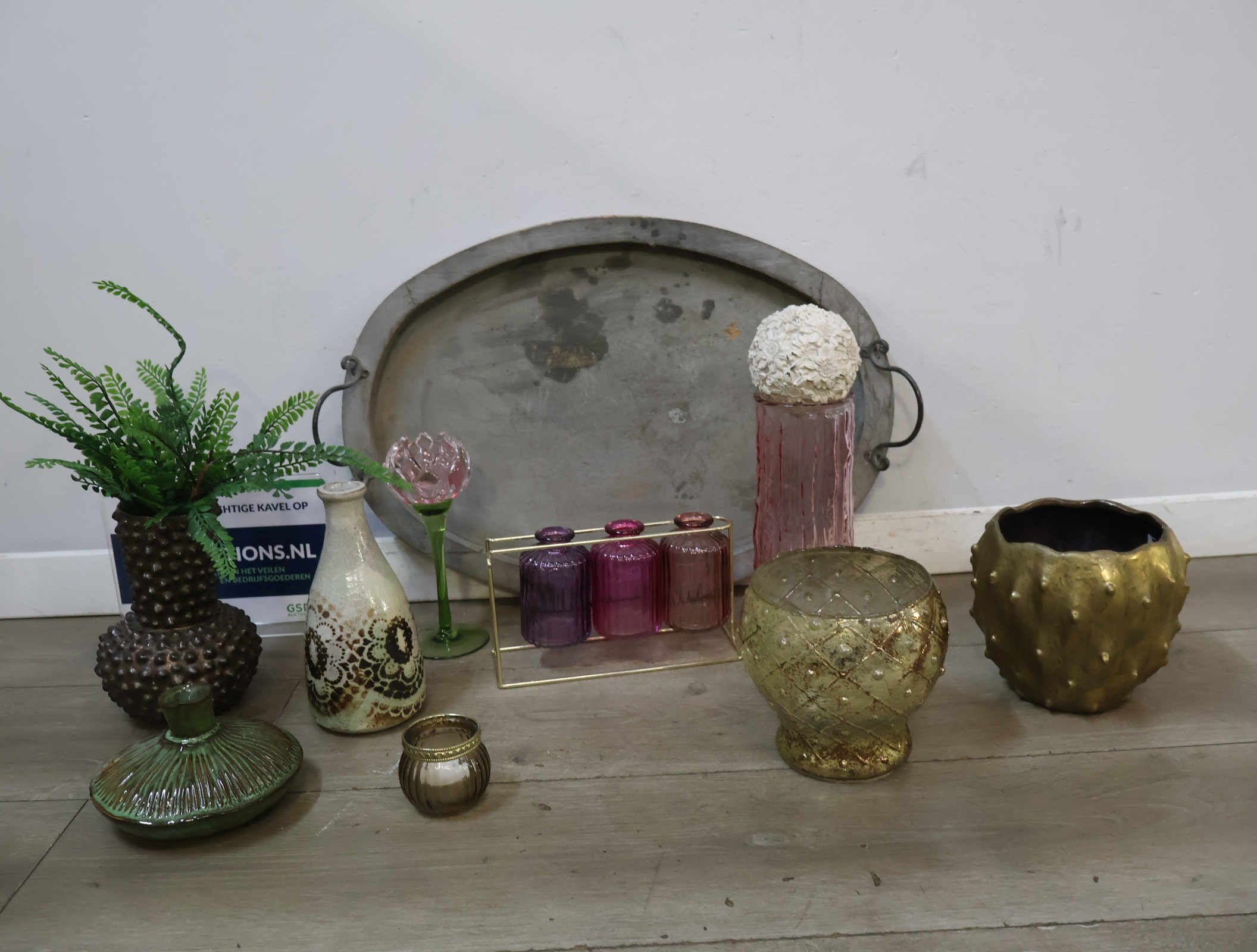 Set decoratieve vazen en dienblad – foto 2 – kavel bij GSD Auctions, Zoeterwoude