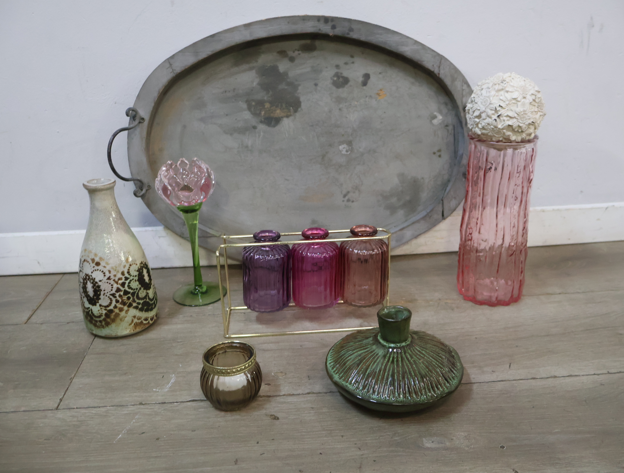 Set decoratieve vazen en dienblad – foto 6 – kavel bij GSD Auctions, Zoeterwoude