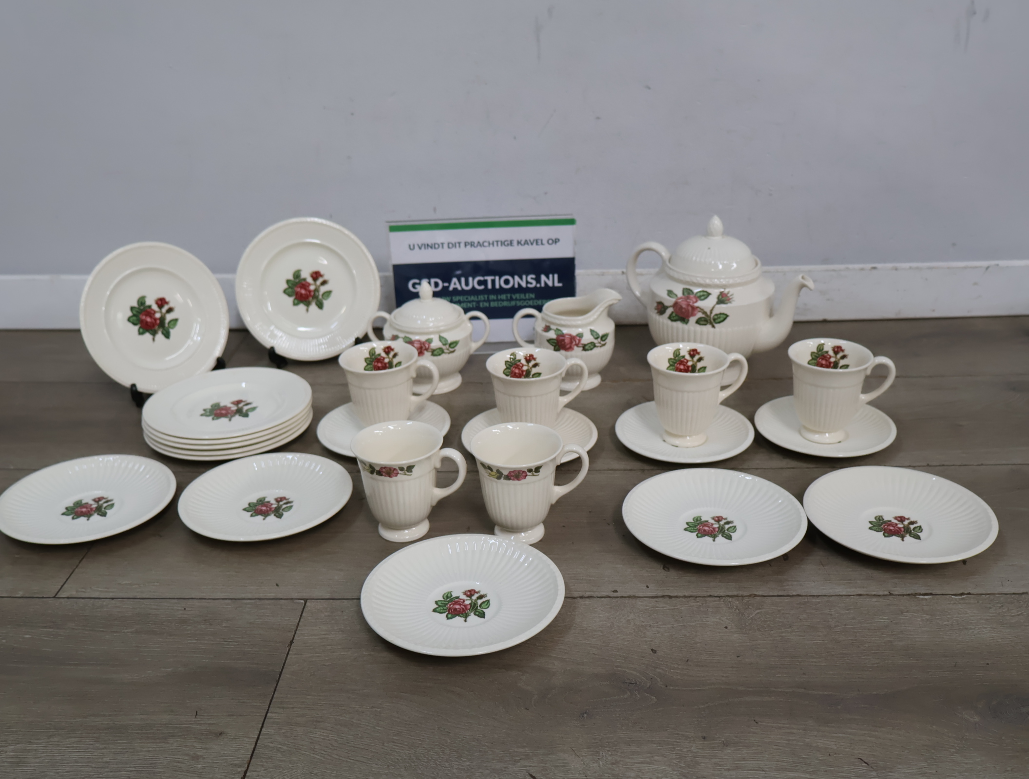 Wedgwood Servies - 'Moss Rose' – foto 2 – kavel bij GSD Auctions, Zoeterwoude