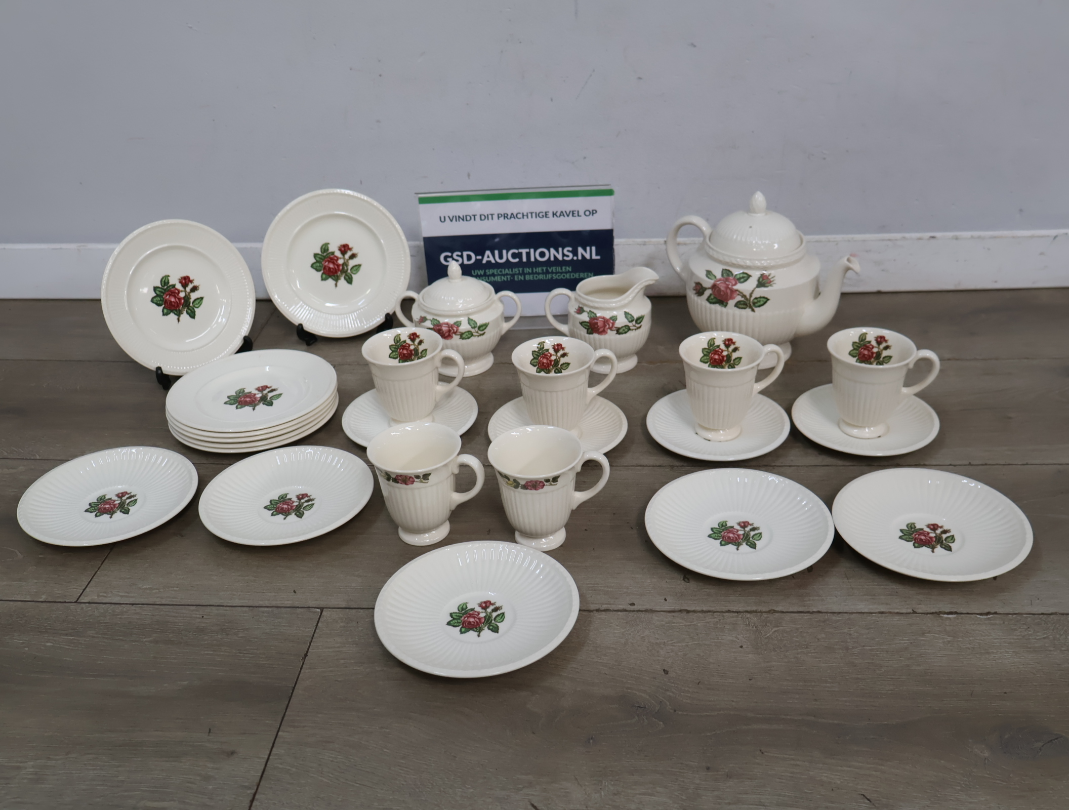Wedgwood Servies - 'Moss Rose' – foto 3 – kavel bij GSD Auctions, Zoeterwoude
