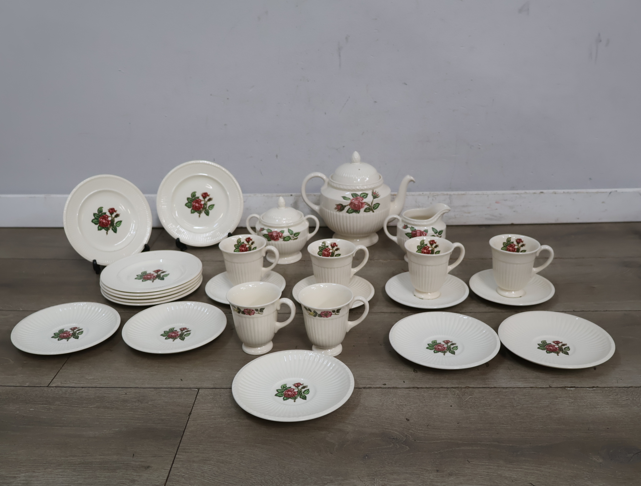 Wedgwood Servies - 'Moss Rose' – foto 4 – kavel bij GSD Auctions, Zoeterwoude