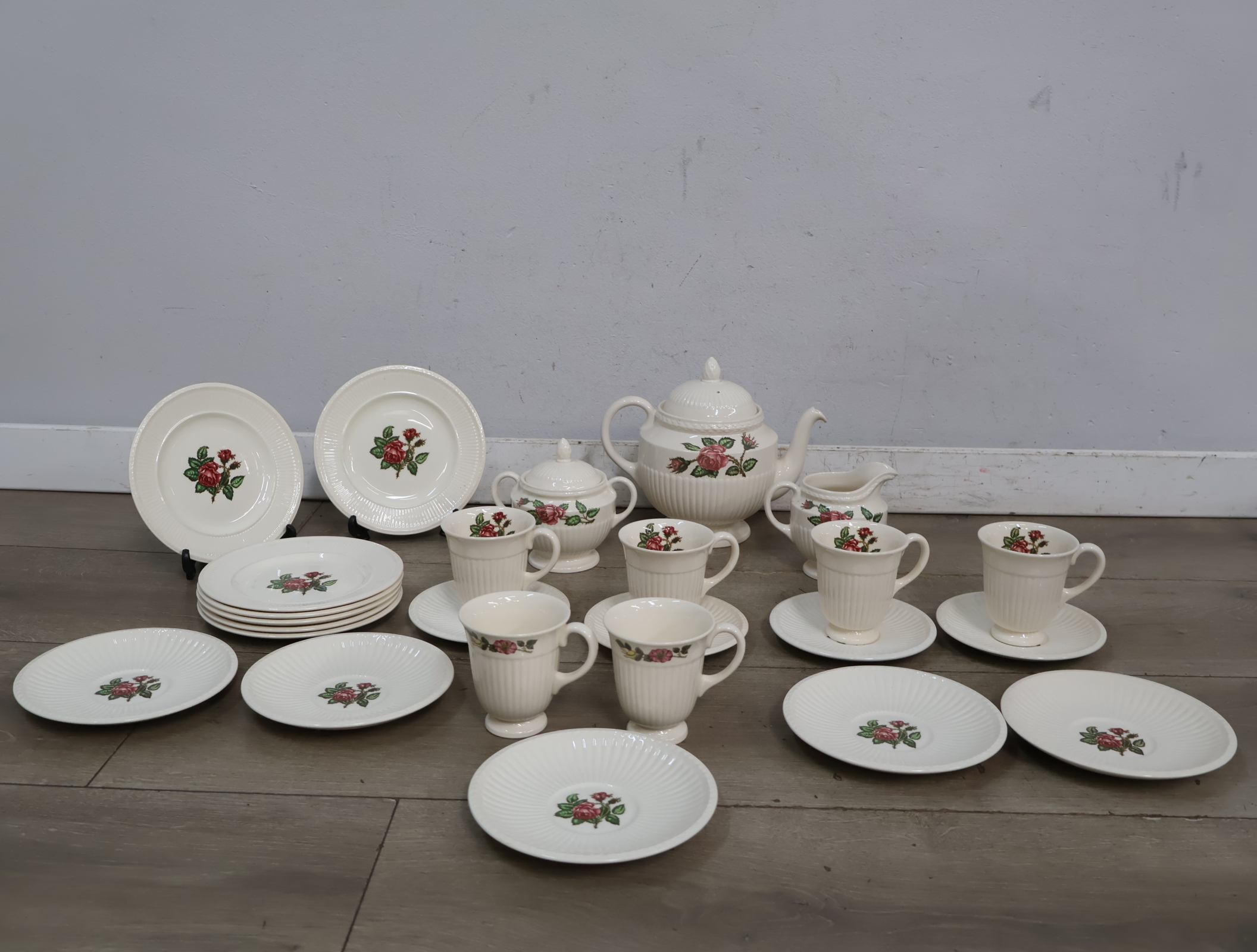 Wedgwood Servies - 'Moss Rose' – foto 6 – kavel bij GSD Auctions, Zoeterwoude