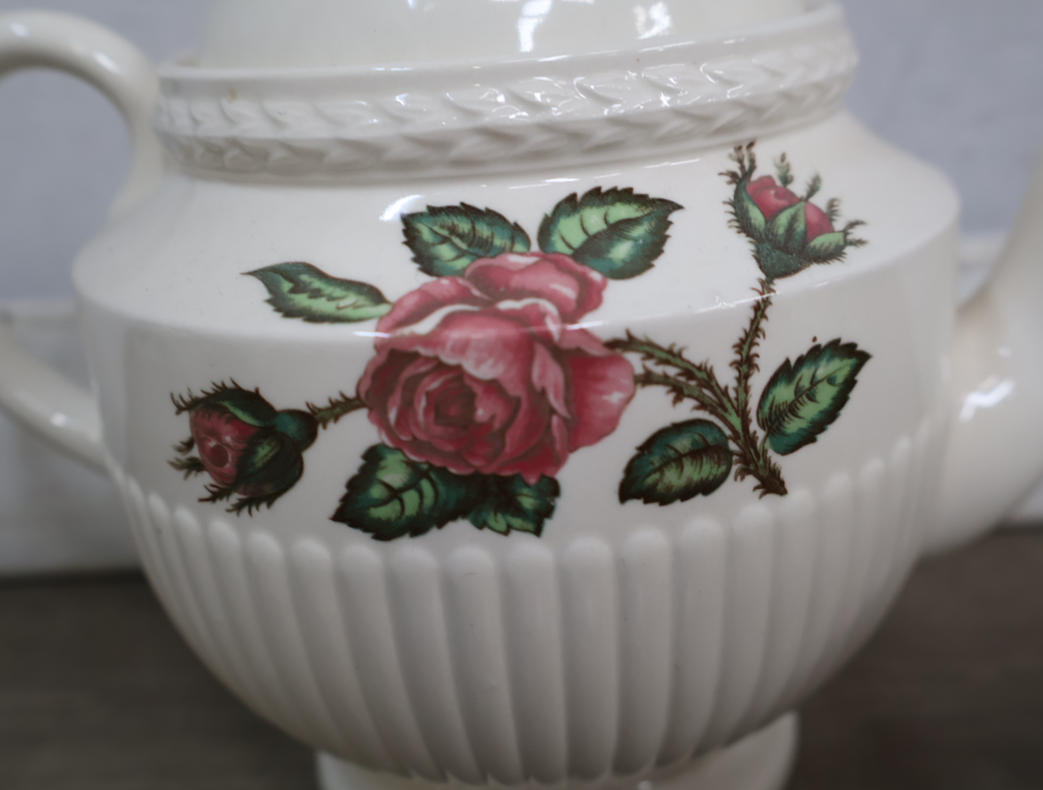 Wedgwood Servies - 'Moss Rose' – foto 23 – kavel bij GSD Auctions, Zoeterwoude