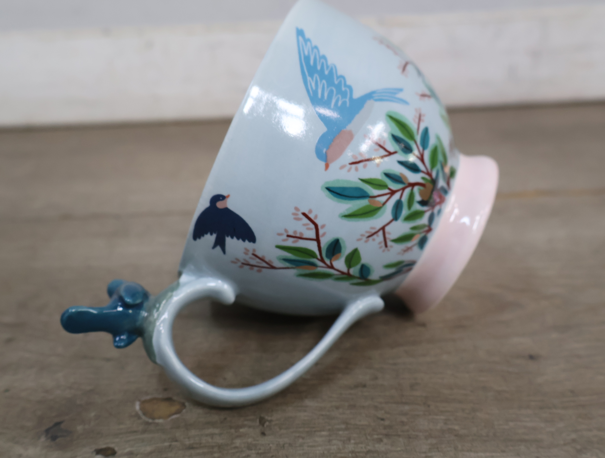 Decoratieve theekop met vogel en bloemenboek opbergdoos – foto 10 – kavel bij GSD Auctions, Zoeterwoude
