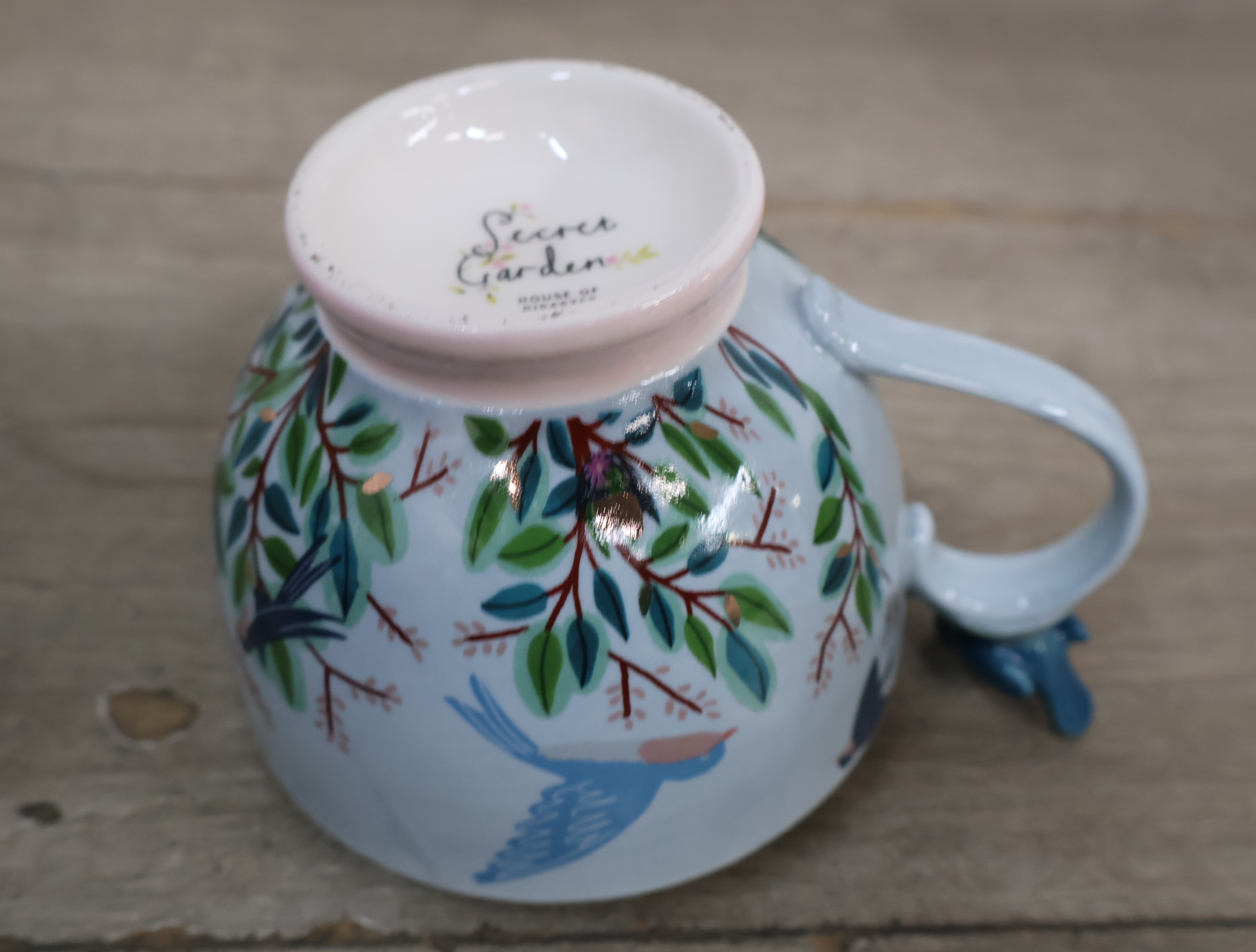 Decoratieve theekop met vogel en bloemenboek opbergdoos – foto 11 – kavel bij GSD Auctions, Zoeterwoude