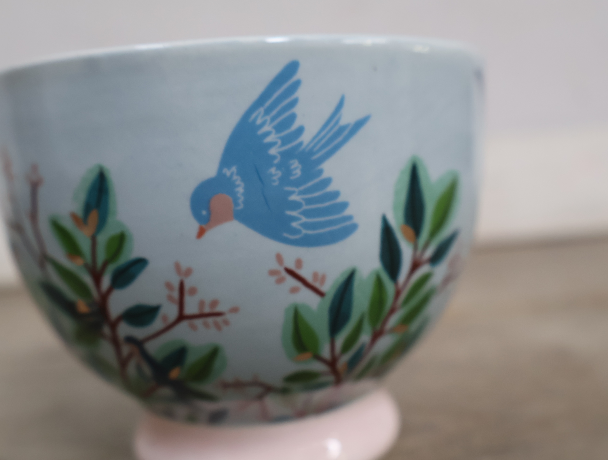 Decoratieve theekop met vogel en bloemenboek opbergdoos – foto 12 – kavel bij GSD Auctions, Zoeterwoude