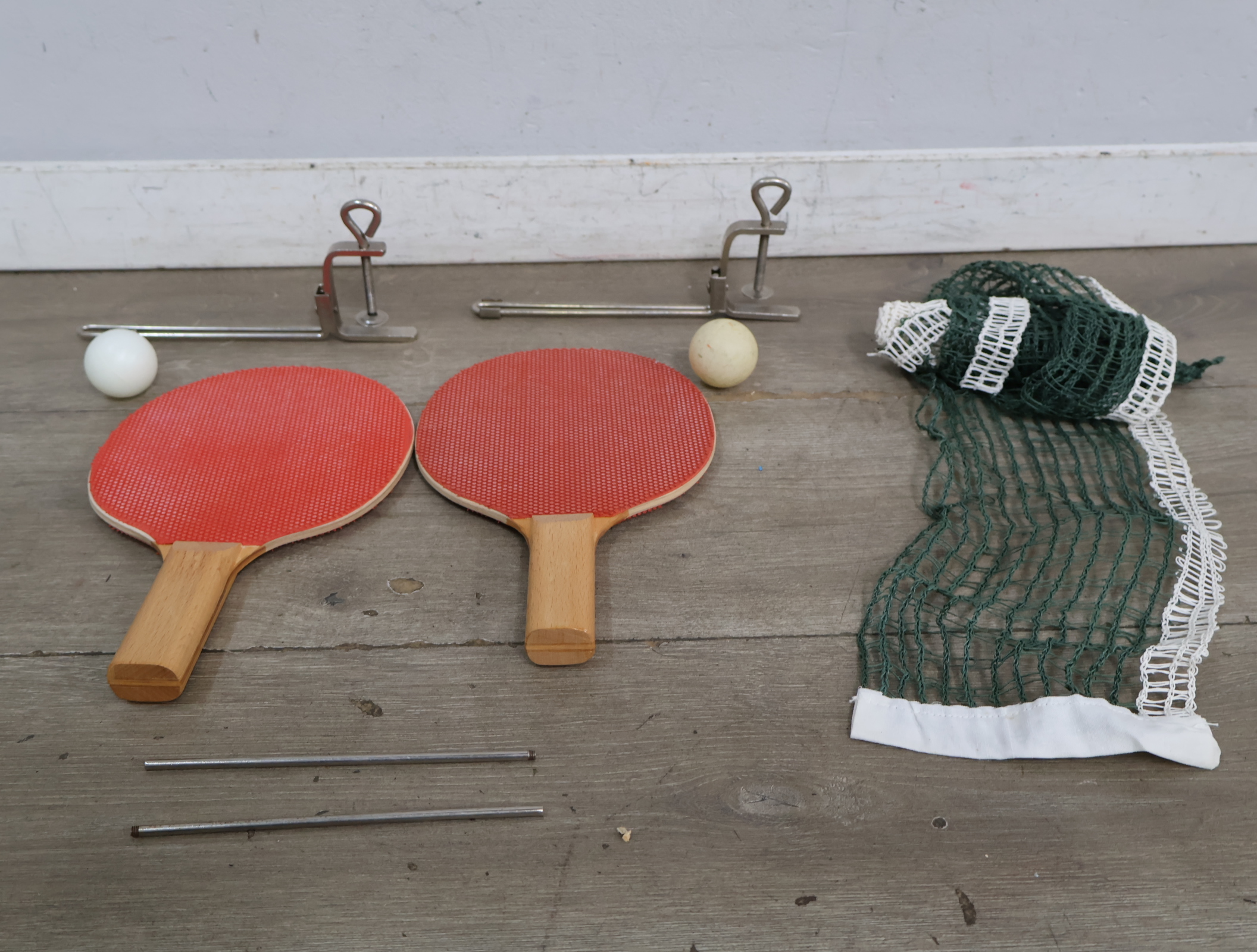 Sponela tafeltennisset met batjes, balletjes en net – foto 11 – kavel bij GSD Auctions, Zoeterwoude