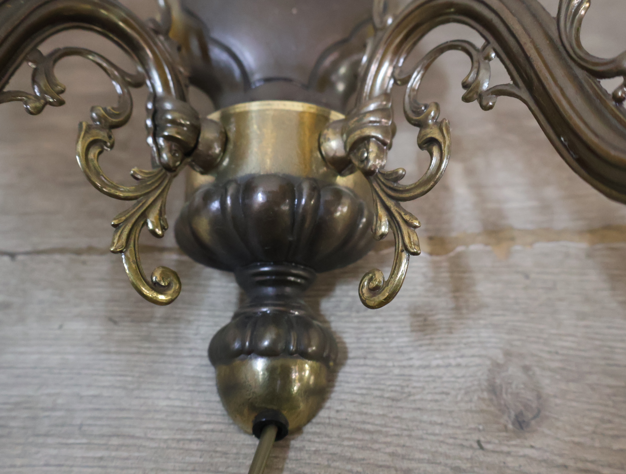 Vintage wandlamp met twee gele glazen kapjes – foto 7 – kavel bij GSD Auctions, Zoeterwoude