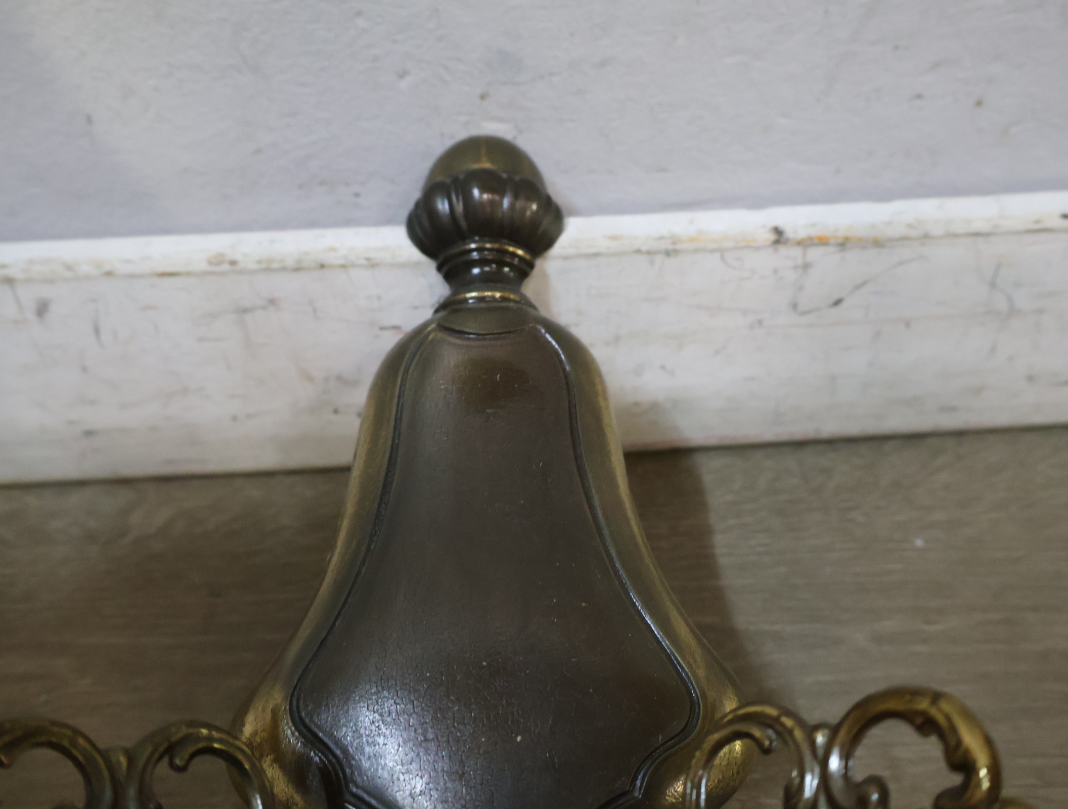 Vintage wandlamp met twee gele glazen kapjes – foto 8 – kavel bij GSD Auctions, Zoeterwoude