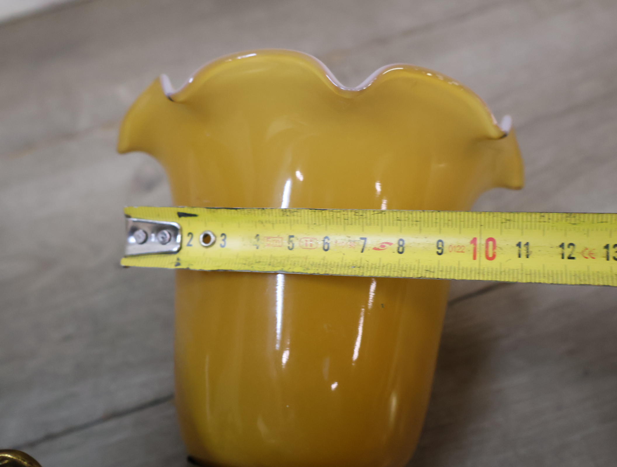 Vintage wandlamp met twee gele glazen kapjes – foto 16 – kavel bij GSD Auctions, Zoeterwoude