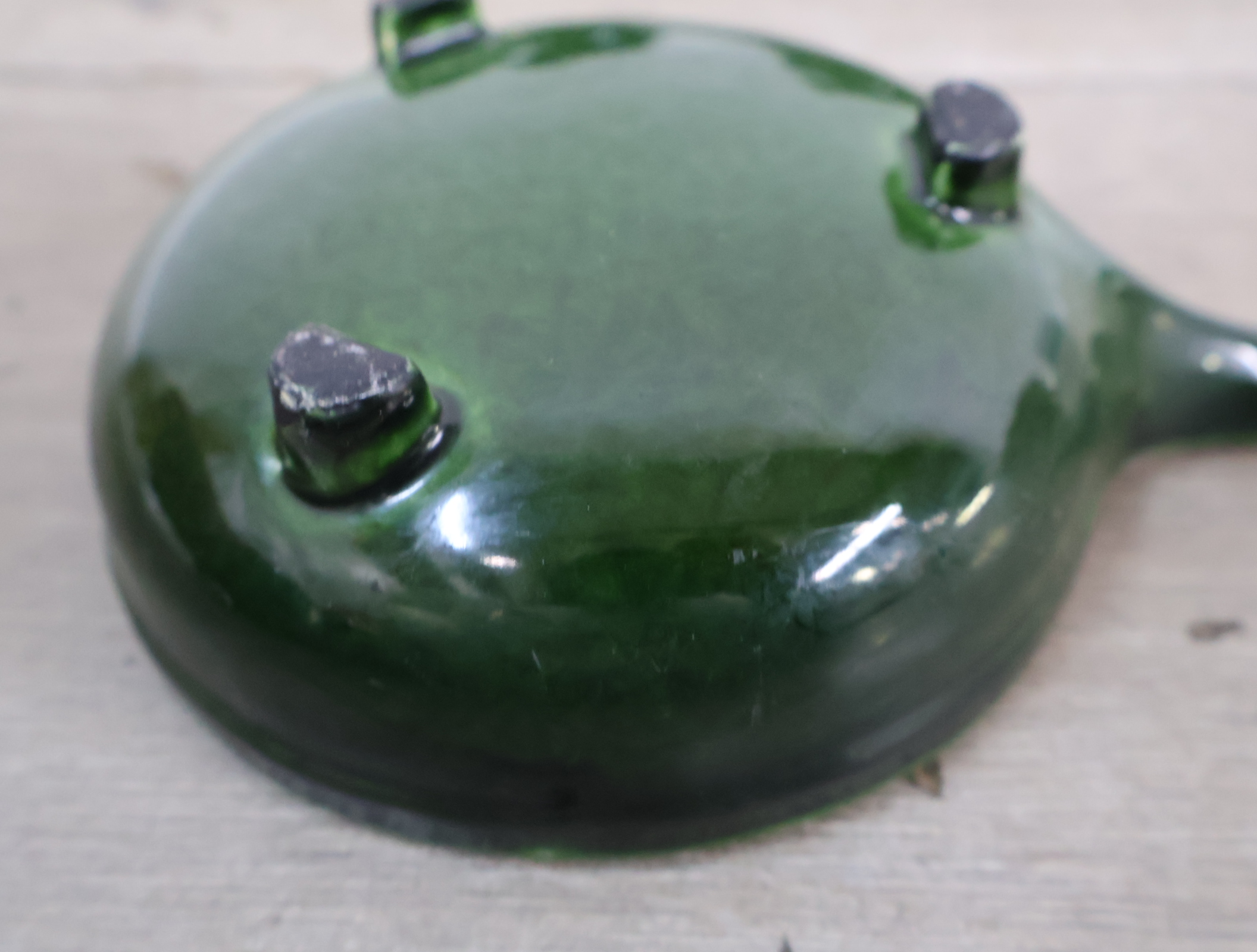 Set van 4 groene keramieken pannetjes met handvat – foto 11 – kavel bij GSD Auctions, Zoeterwoude