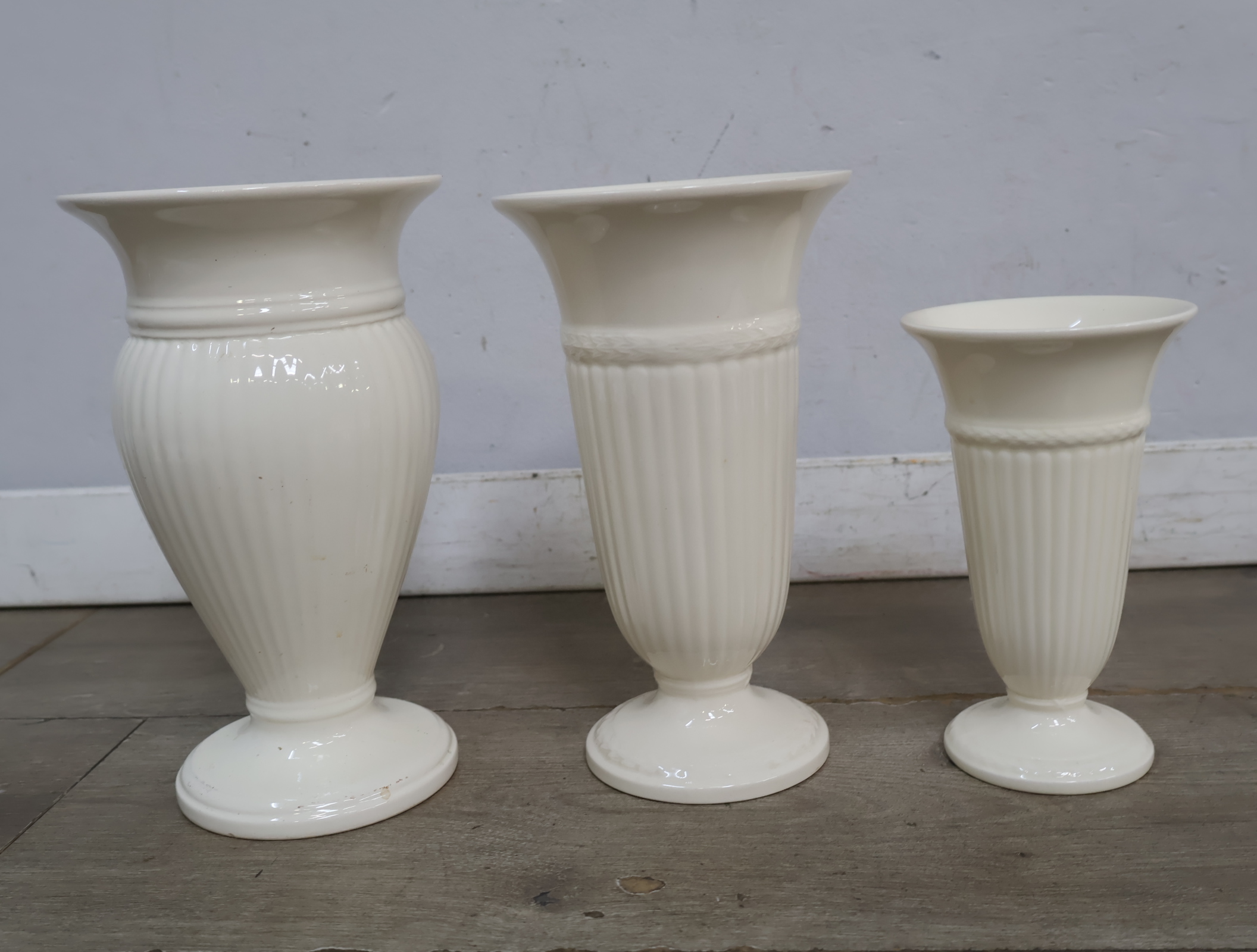 3 Wedgwood Vazen – foto 3 – kavel bij GSD Auctions, Zoeterwoude