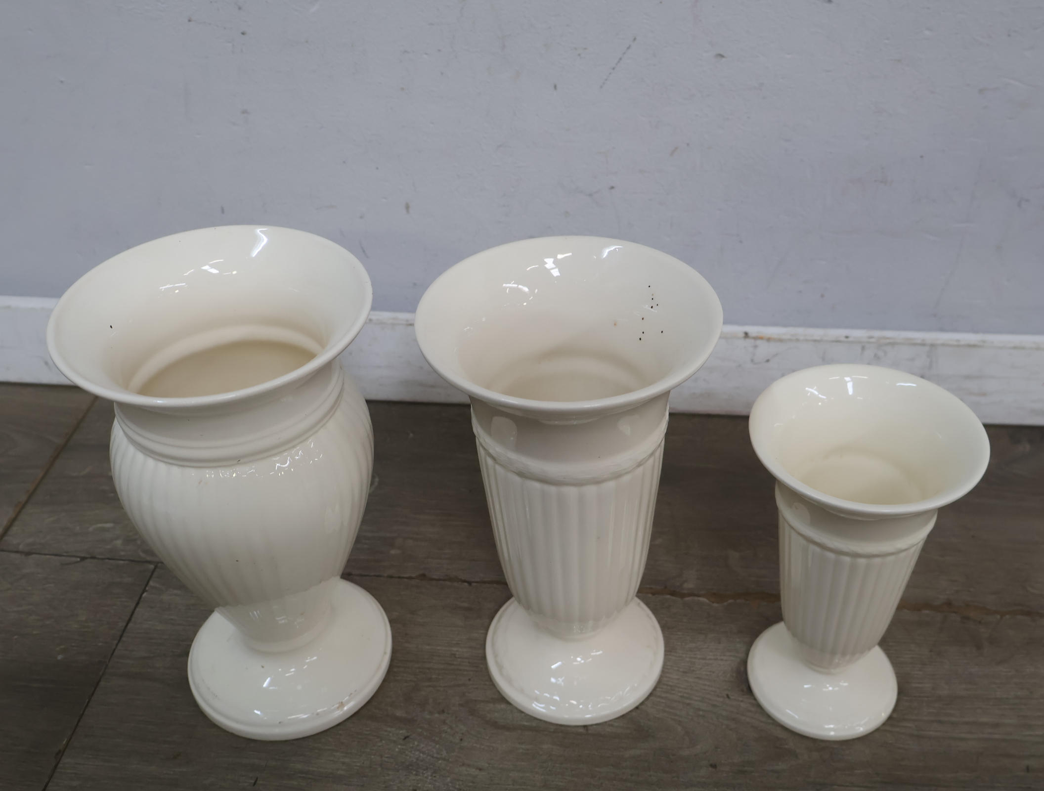 3 Wedgwood Vazen – foto 6 – kavel bij GSD Auctions, Zoeterwoude