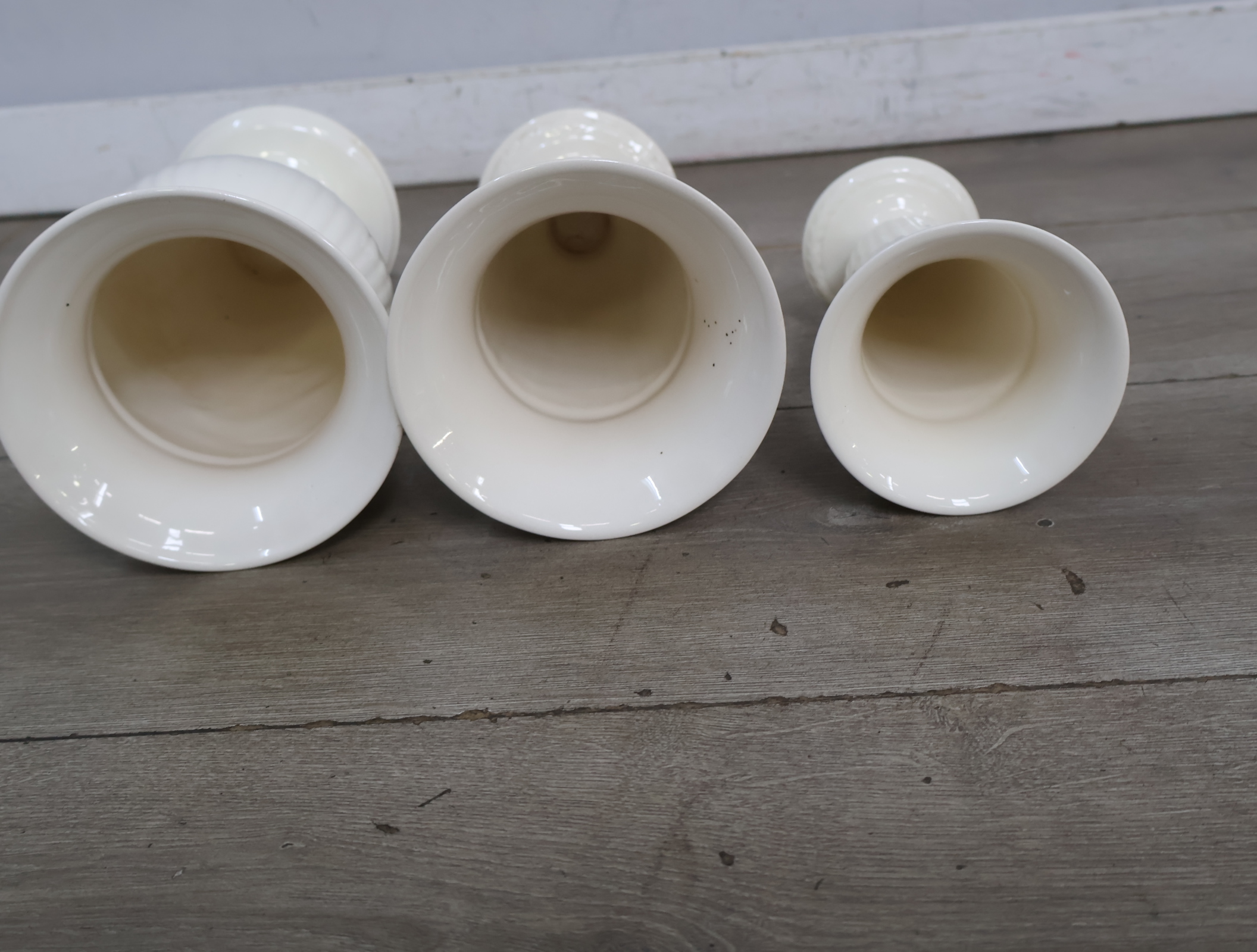 3 Wedgwood Vazen – foto 7 – kavel bij GSD Auctions, Zoeterwoude