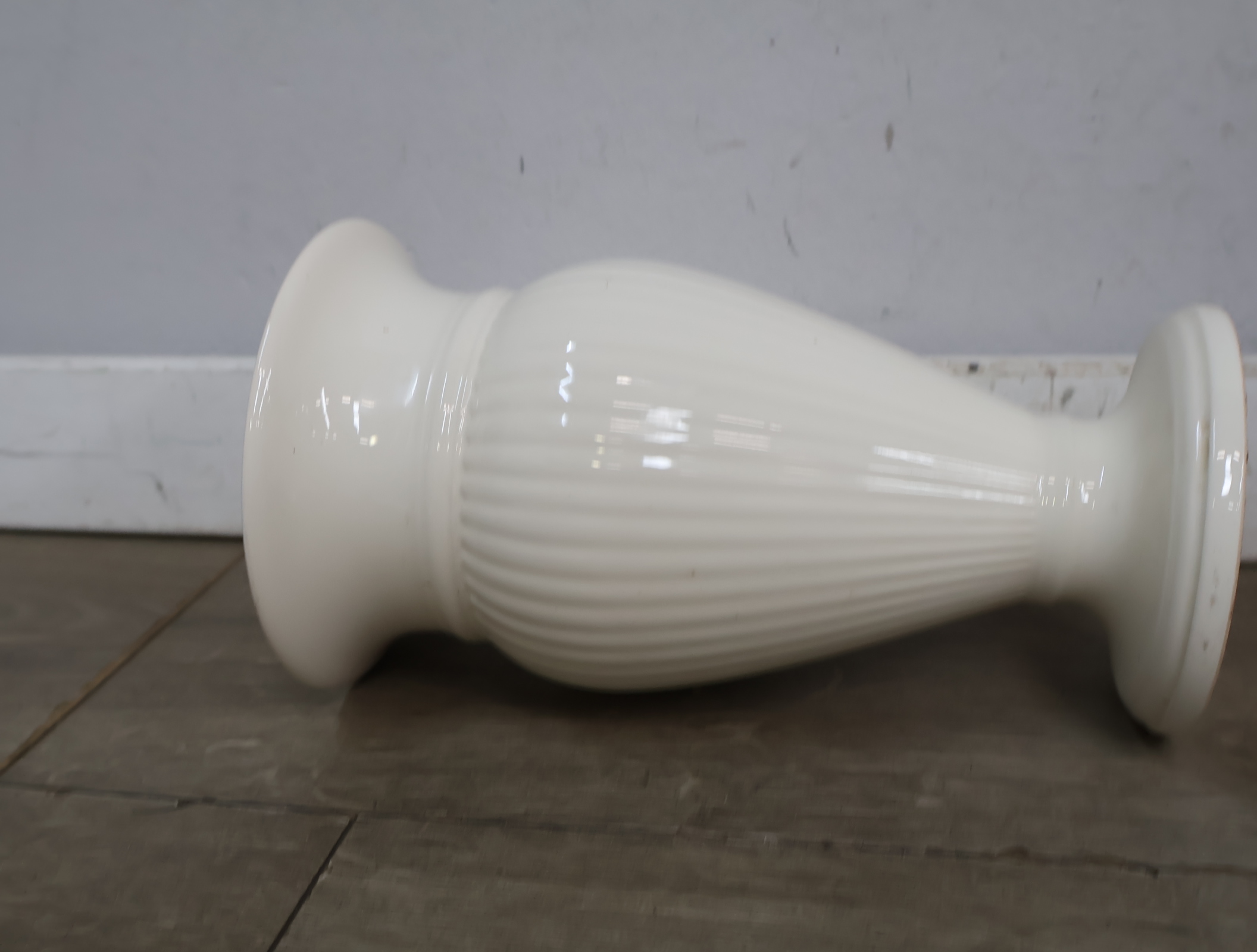 3 Wedgwood Vazen – foto 9 – kavel bij GSD Auctions, Zoeterwoude
