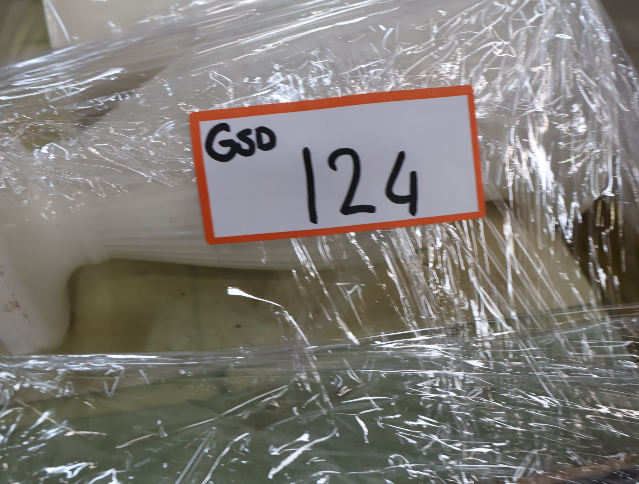 3 Wedgwood Vazen – foto 13 – kavel bij GSD Auctions, Zoeterwoude