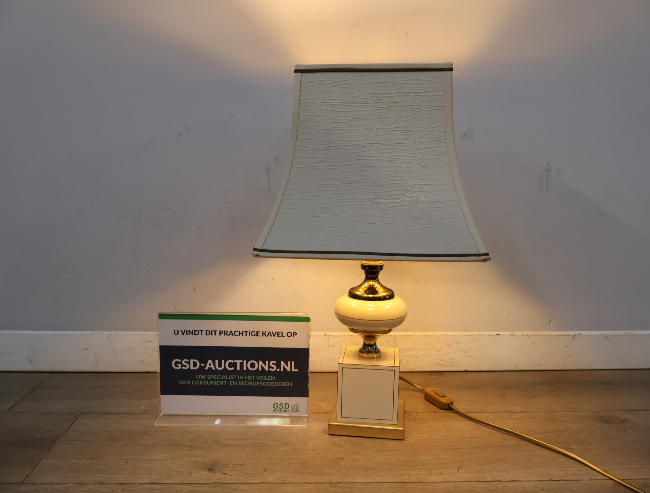 Tafellamp - Messing en gouden Accenten – foto 2 – kavel bij GSD Auctions, Zoeterwoude