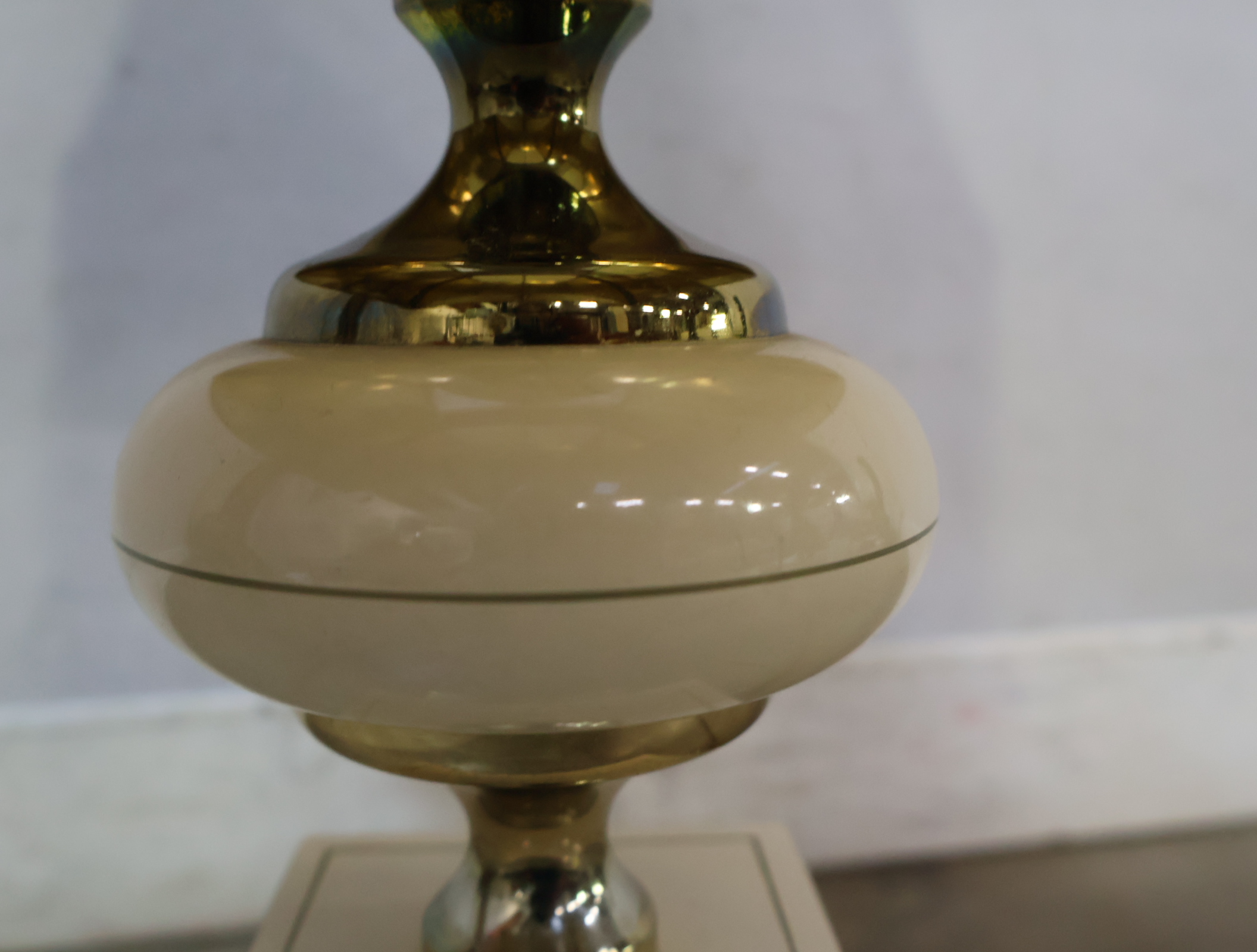 Tafellamp - Messing en gouden Accenten – foto 8 – kavel bij GSD Auctions, Zoeterwoude