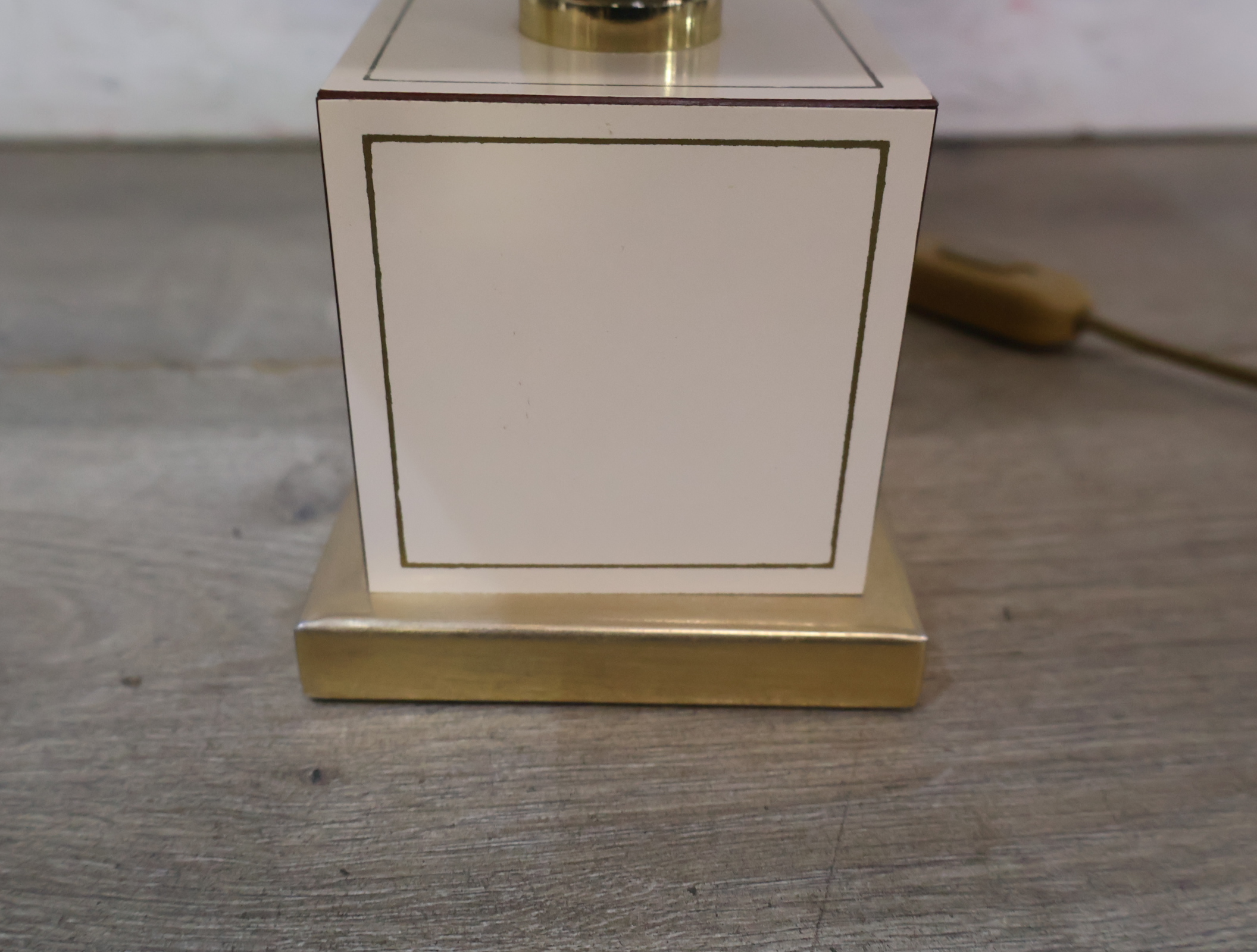 Tafellamp - Messing en gouden Accenten – foto 9 – kavel bij GSD Auctions, Zoeterwoude
