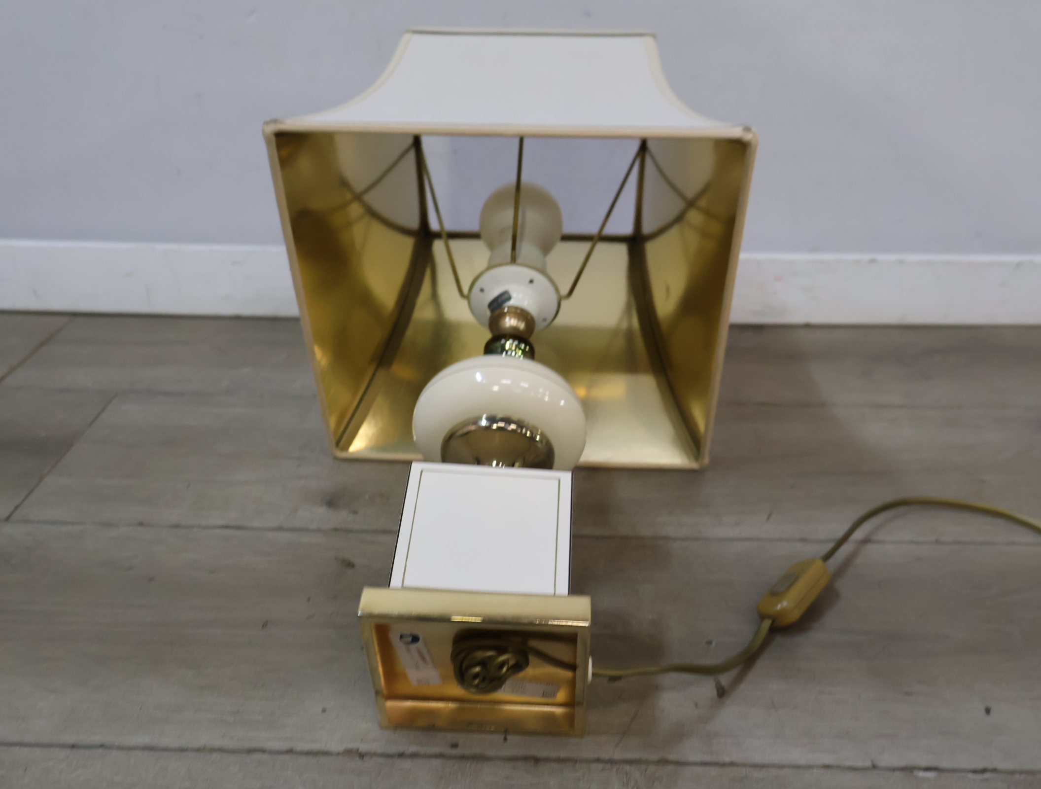 Tafellamp - Messing en gouden Accenten – foto 10 – kavel bij GSD Auctions, Zoeterwoude