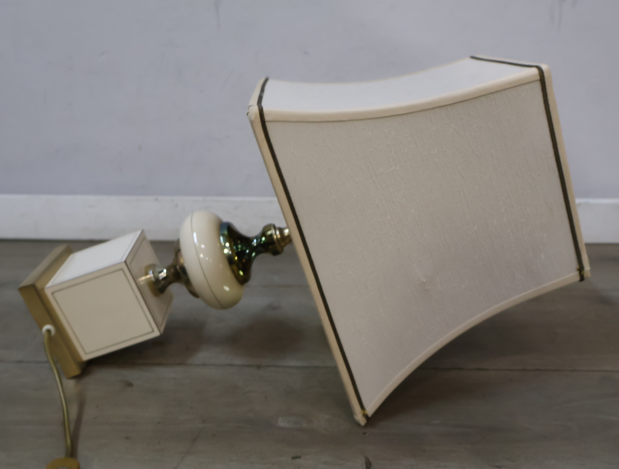 Tafellamp - Messing en gouden Accenten – foto 15 – kavel bij GSD Auctions, Zoeterwoude
