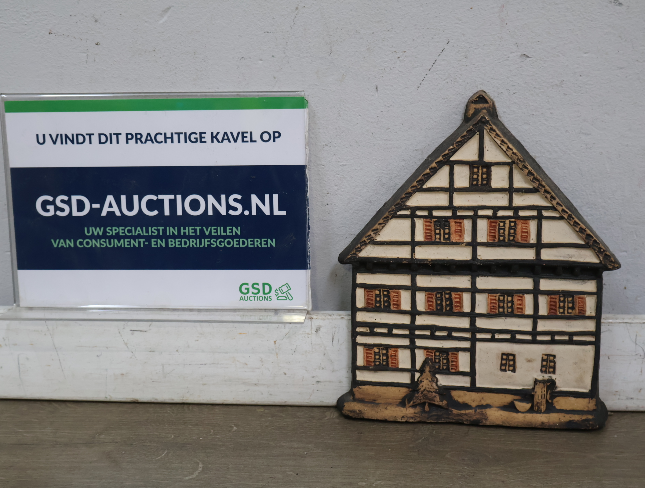 Vintage gevelhuisje wanddecoratie – kavel bij GSD Auctions, Zoeterwoude