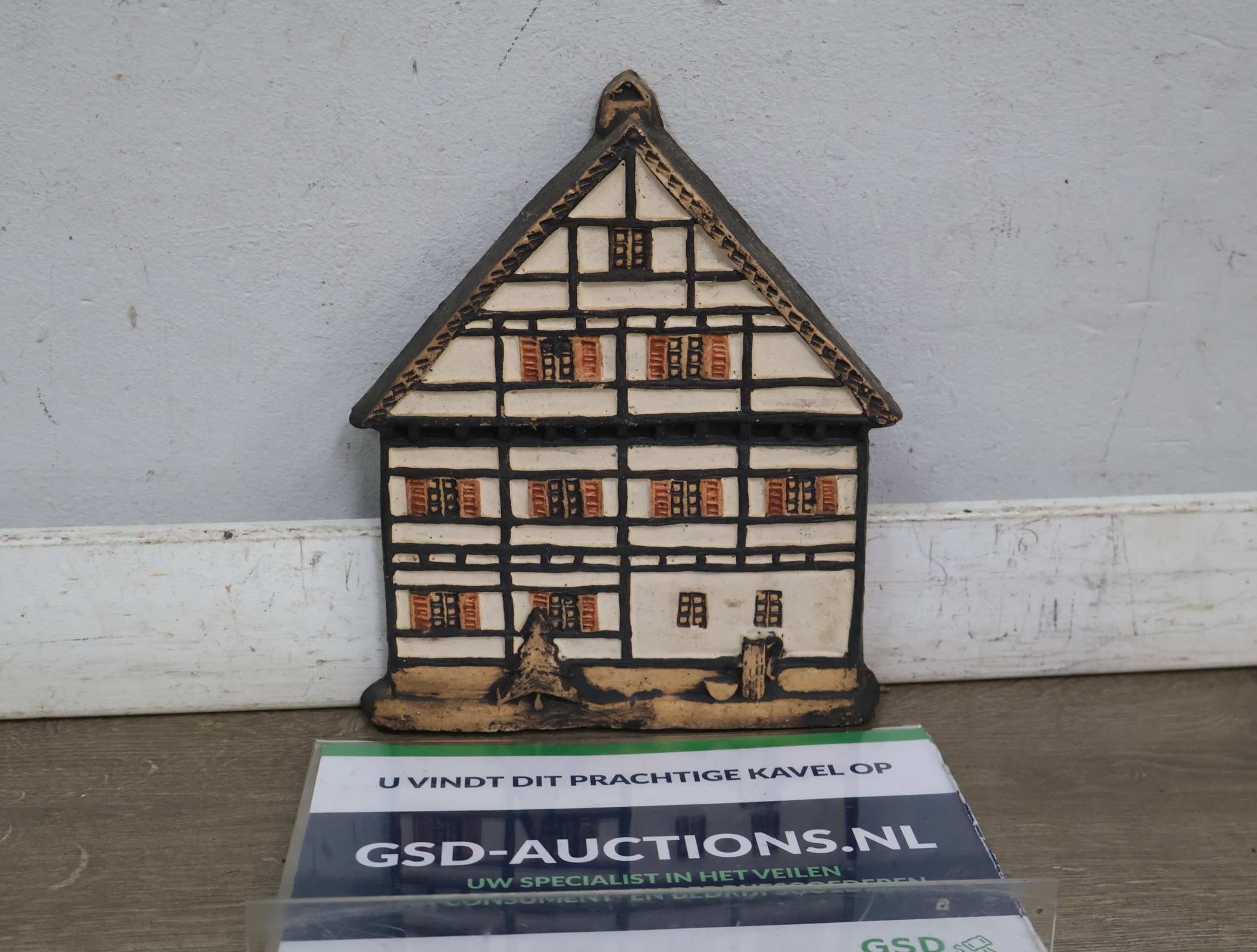 Vintage gevelhuisje wanddecoratie – foto 2 – kavel bij GSD Auctions, Zoeterwoude
