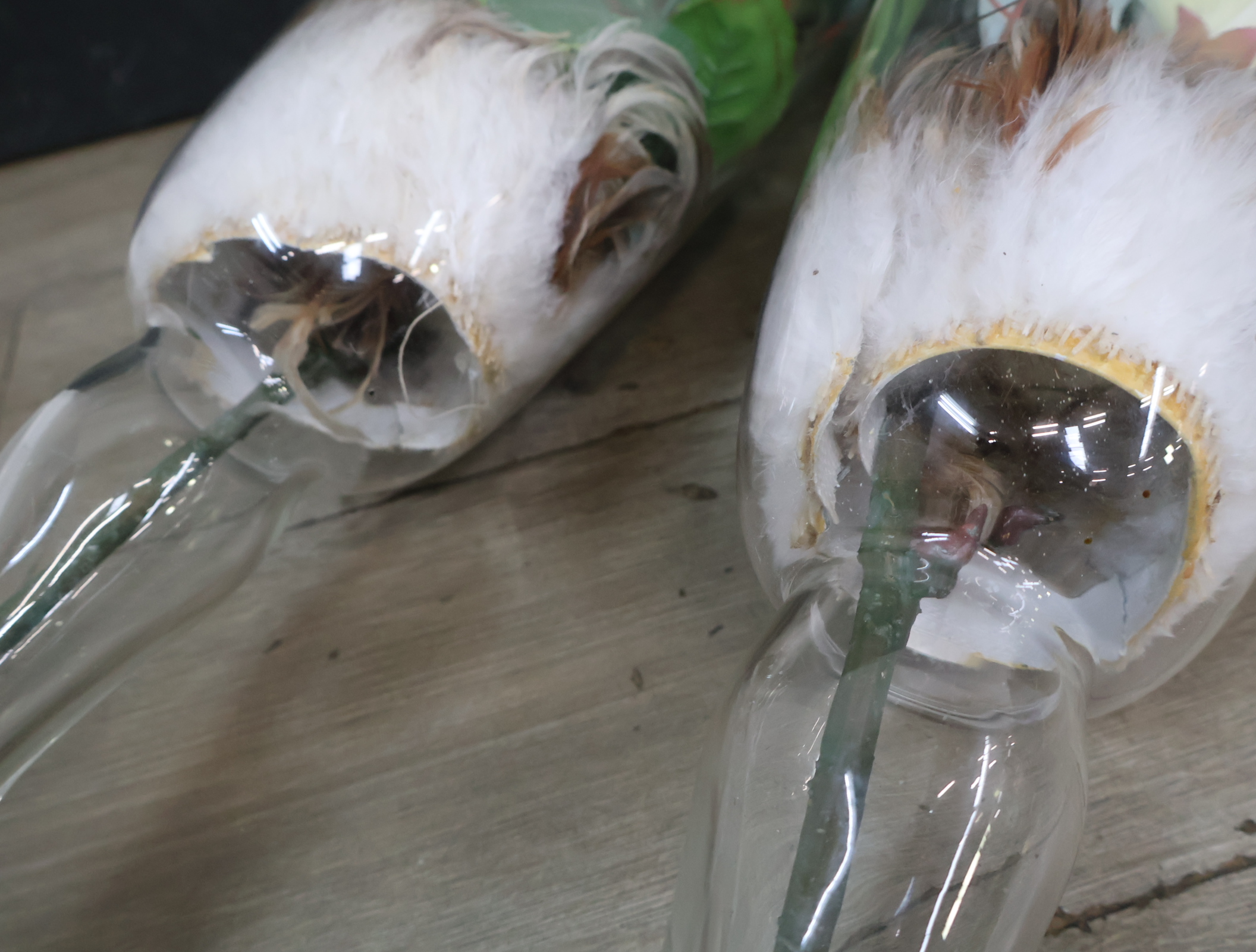 Set glazen vazen met kunstbloemen en houtdecoratie – foto 15 – kavel bij GSD Auctions, Zoeterwoude