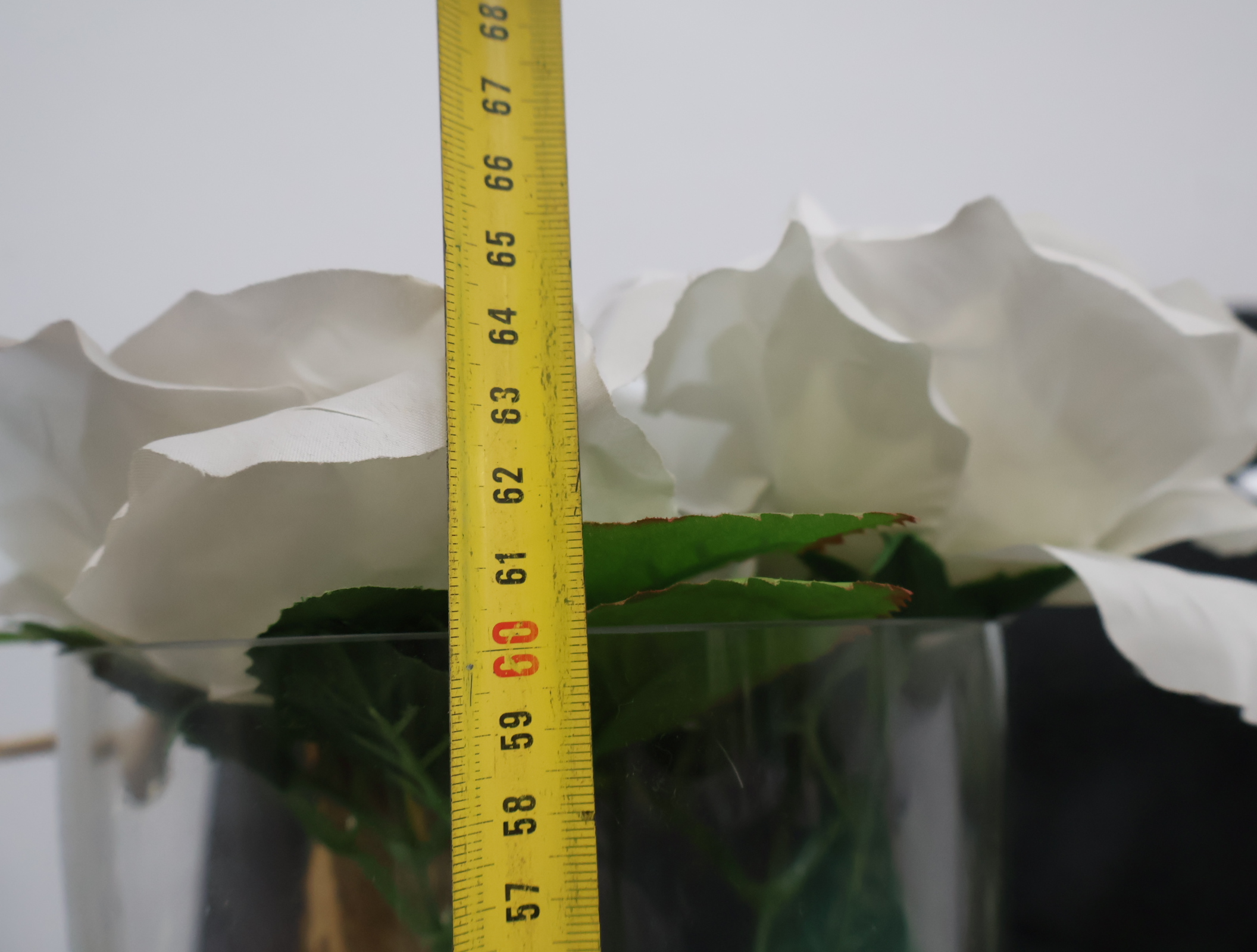 Set glazen vazen met kunstbloemen en houtdecoratie – foto 16 – kavel bij GSD Auctions, Zoeterwoude