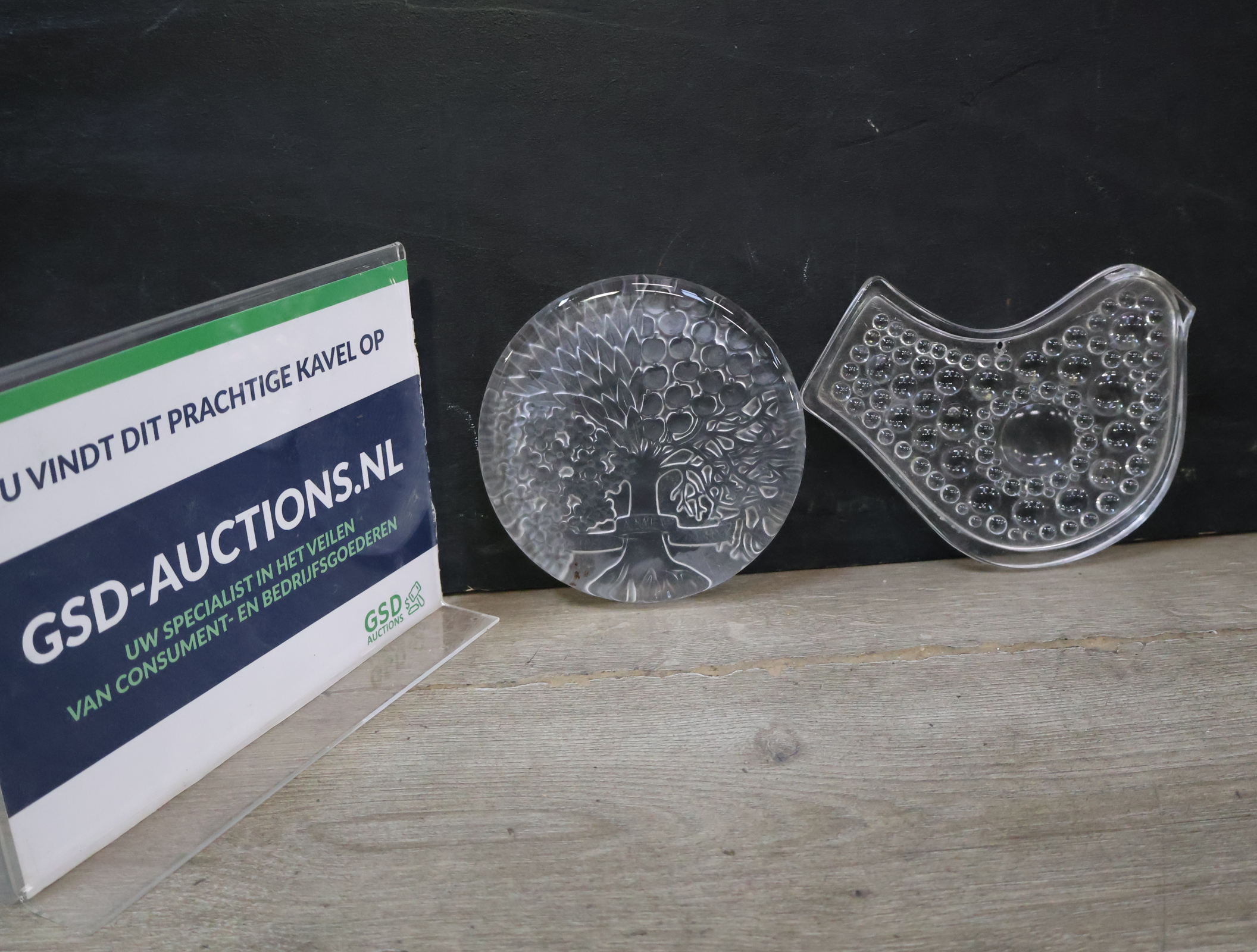 Set van twee decoratieve glazen schalen – foto 2 – kavel bij GSD Auctions, Zoeterwoude