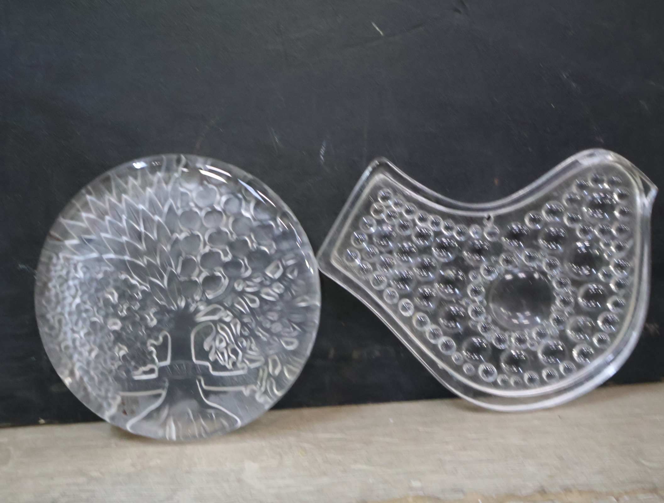 Set van twee decoratieve glazen schalen – foto 3 – kavel bij GSD Auctions, Zoeterwoude