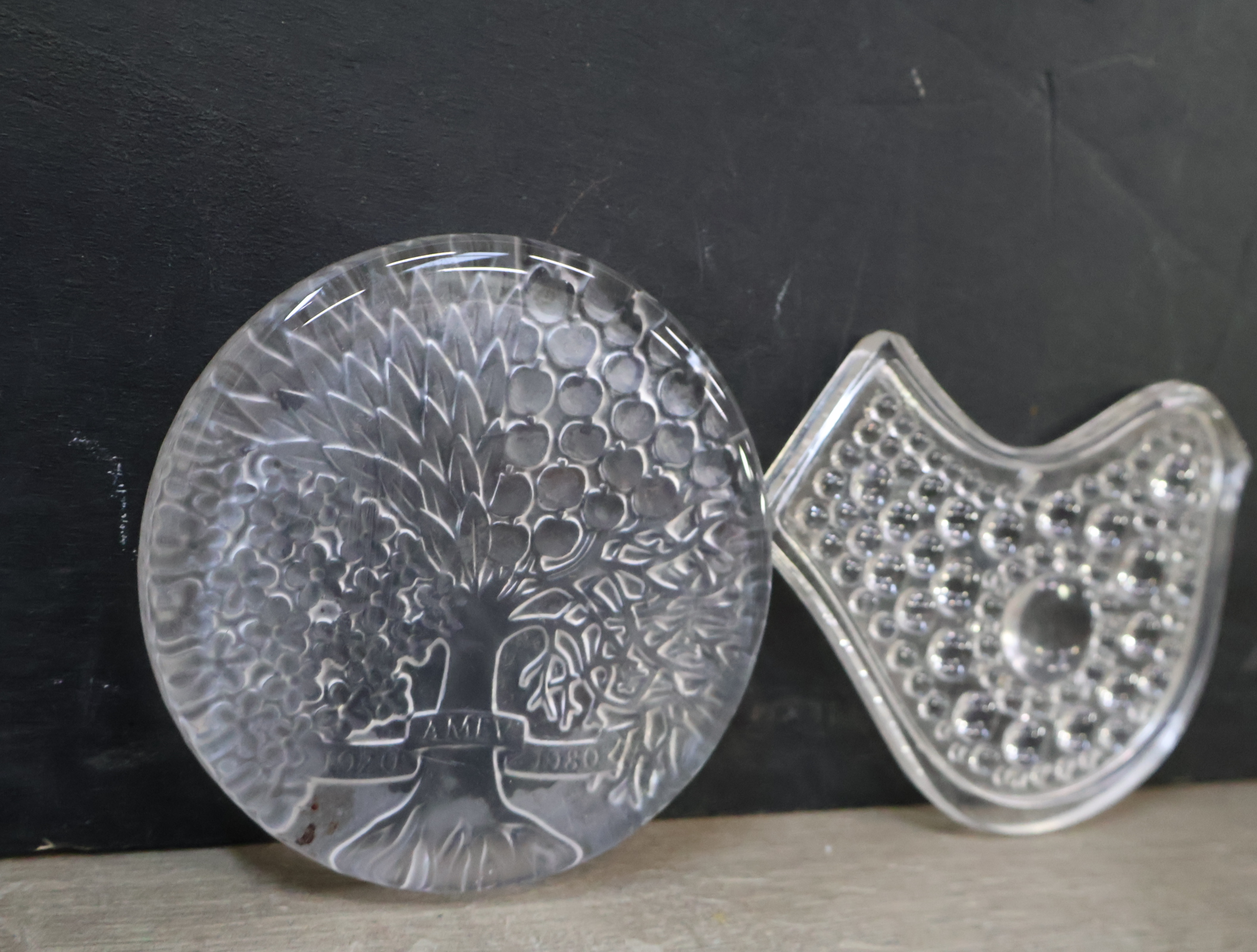 Set van twee decoratieve glazen schalen – foto 6 – kavel bij GSD Auctions, Zoeterwoude