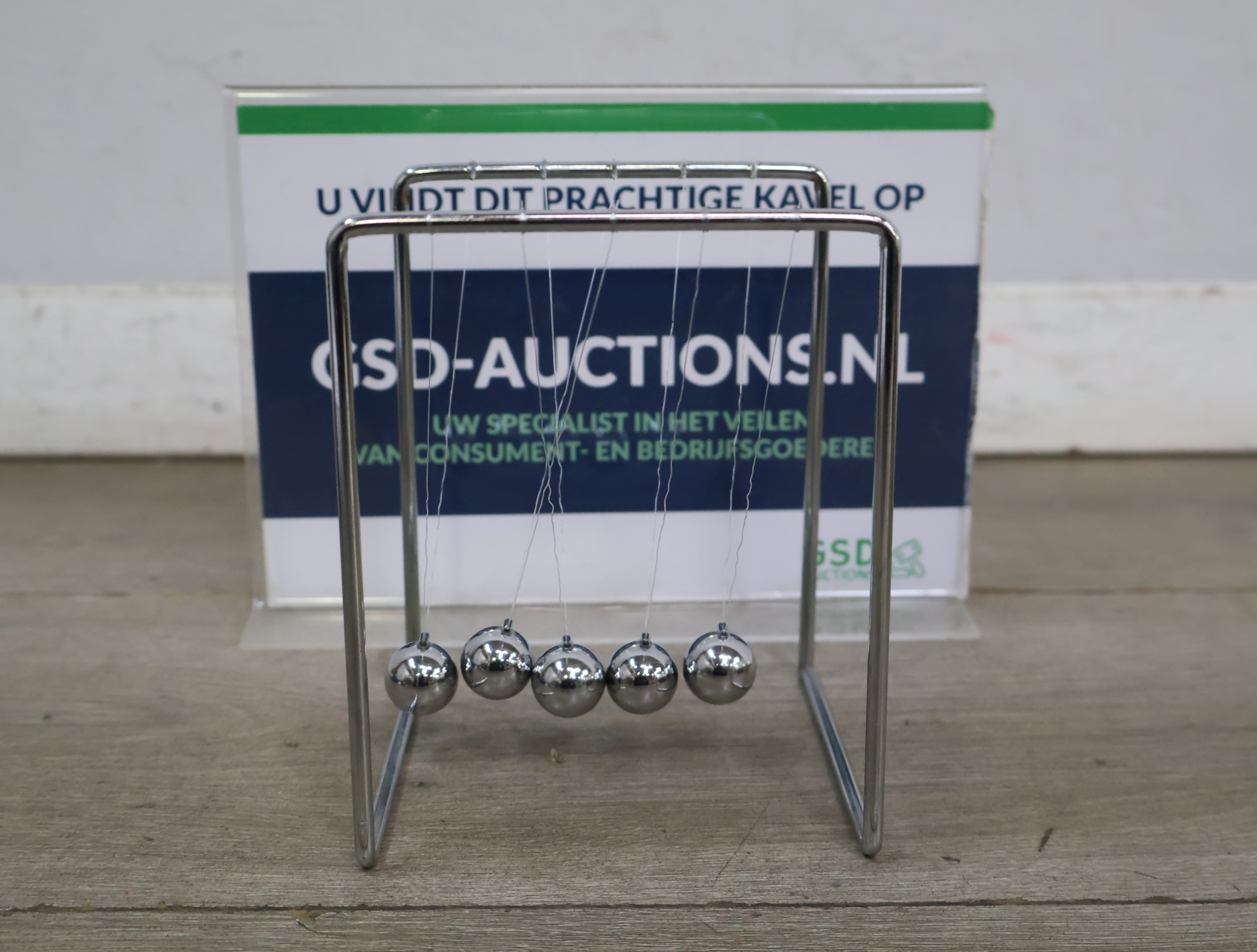 Newton wiegenbalans / Newtons wieg van metaal en staal – kavel bij GSD Auctions, Zoeterwoude