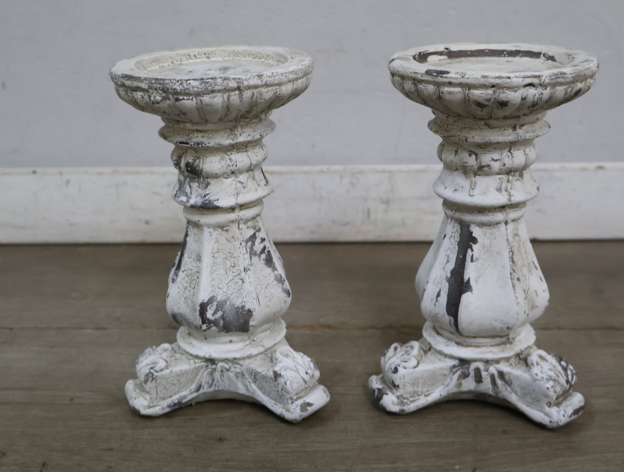 Set van 2 decoratieve houten kandelaren – foto 6 – kavel bij GSD Auctions, Zoeterwoude