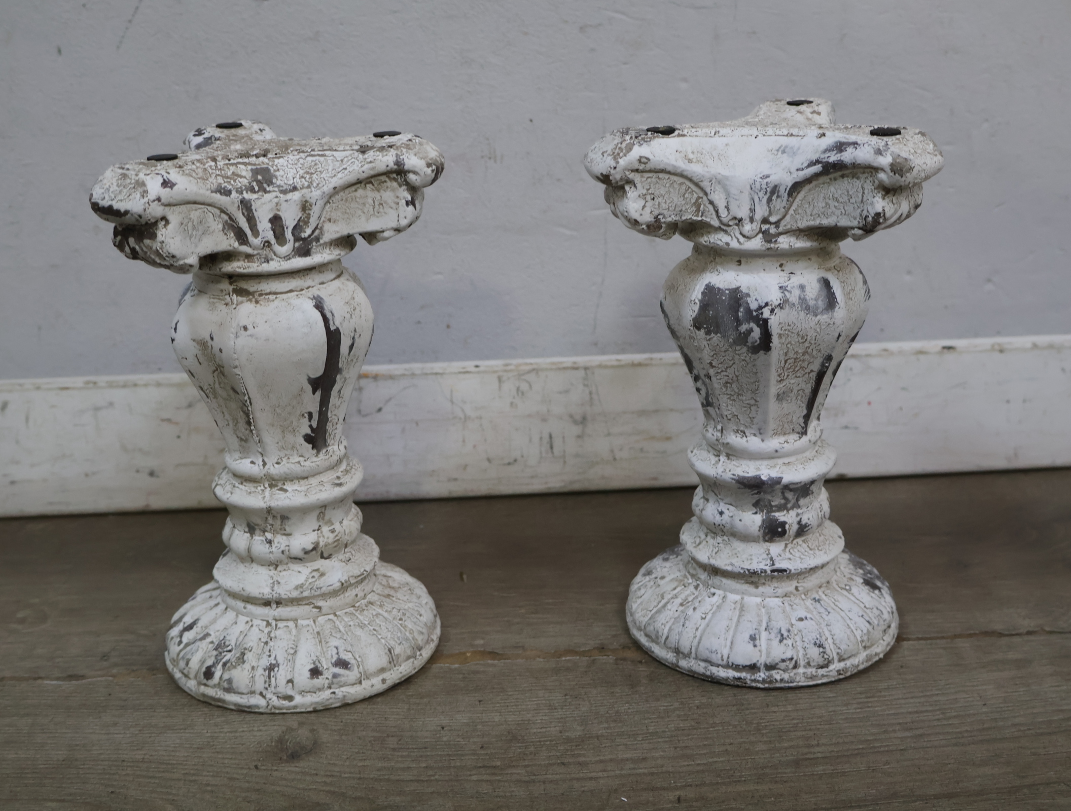 Set van 2 decoratieve houten kandelaren – foto 10 – kavel bij GSD Auctions, Zoeterwoude