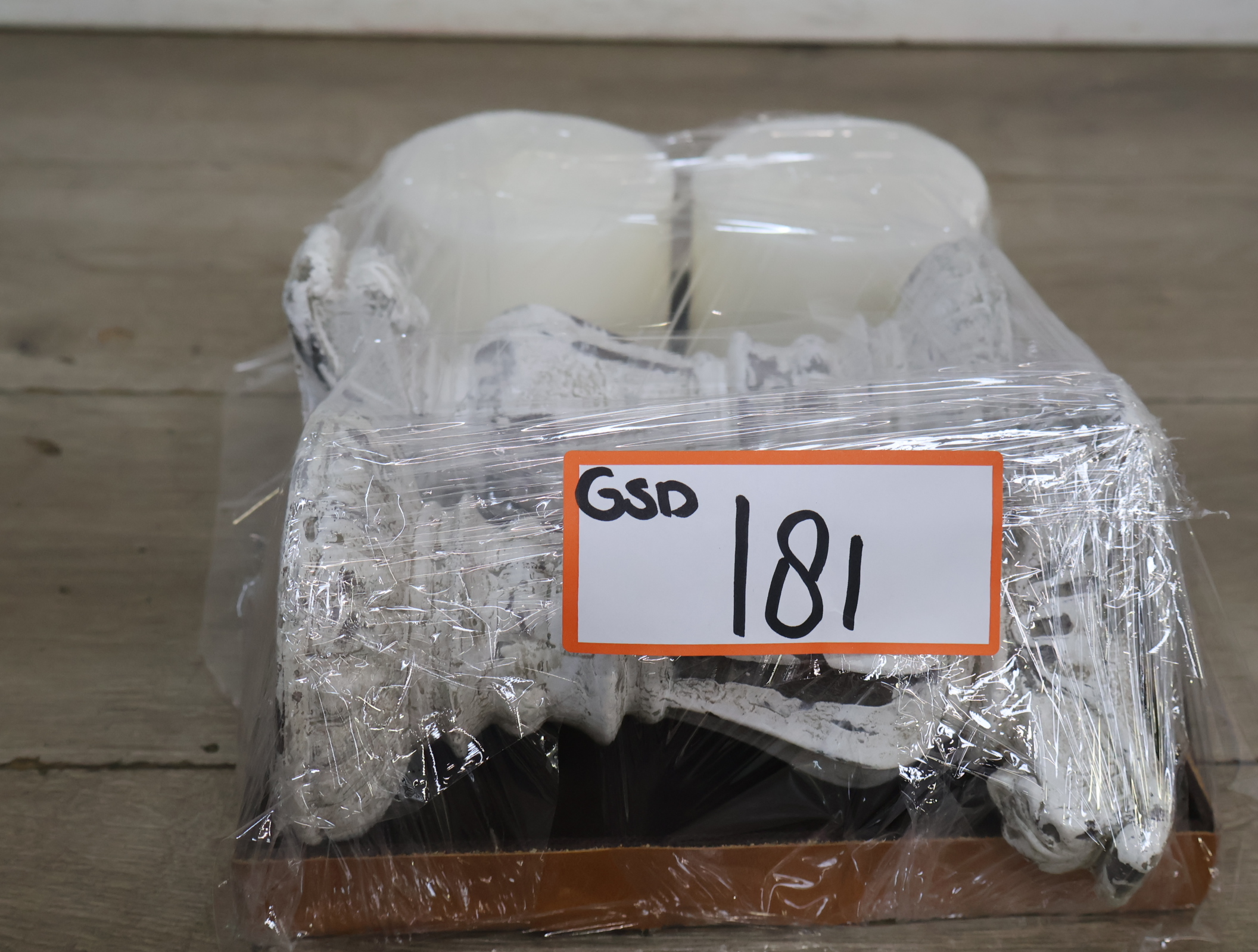 Set van 2 decoratieve houten kandelaren – foto 17 – kavel bij GSD Auctions, Zoeterwoude