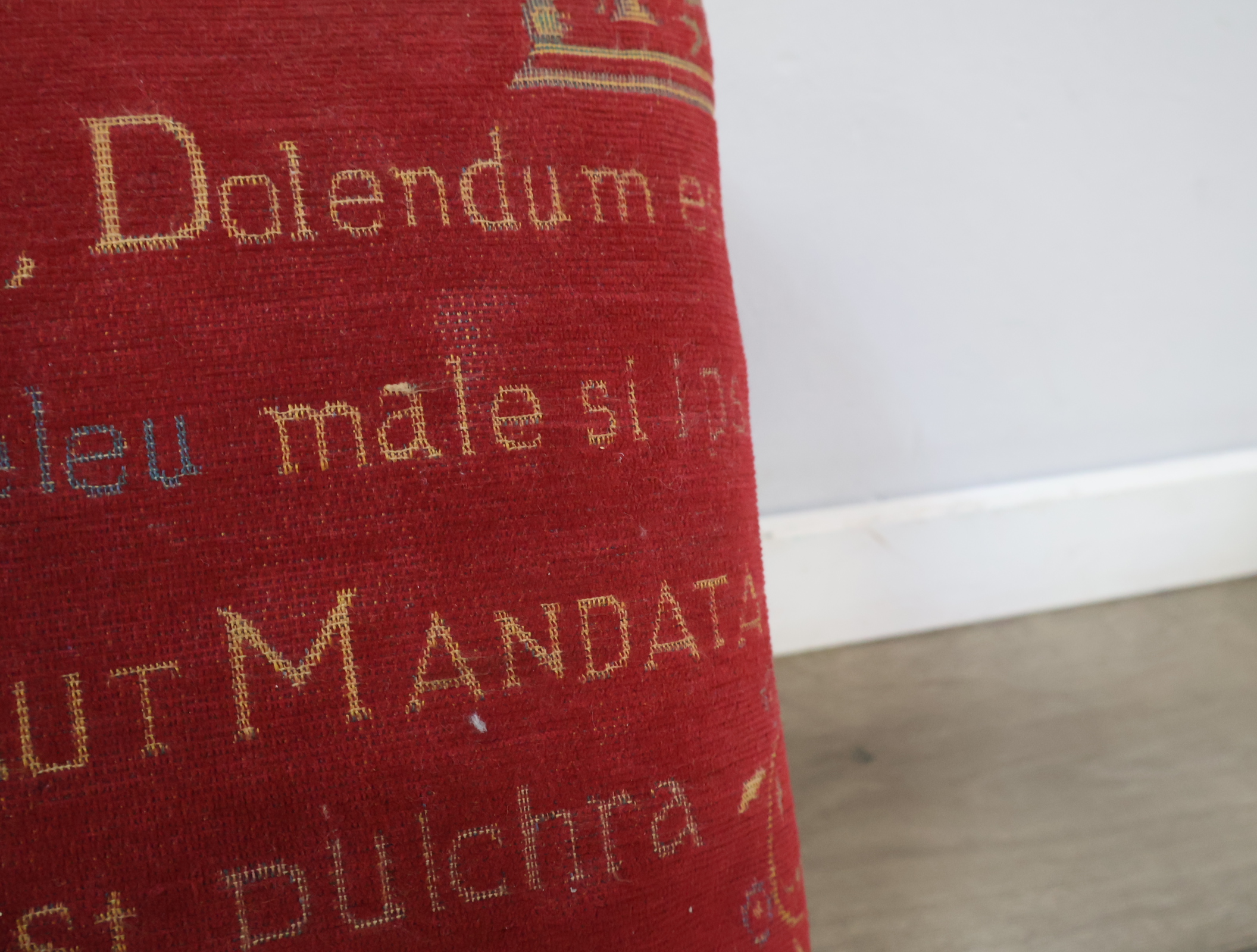 Set van 2 rode poefs – foto 9 – kavel bij GSD Auctions, Zoeterwoude